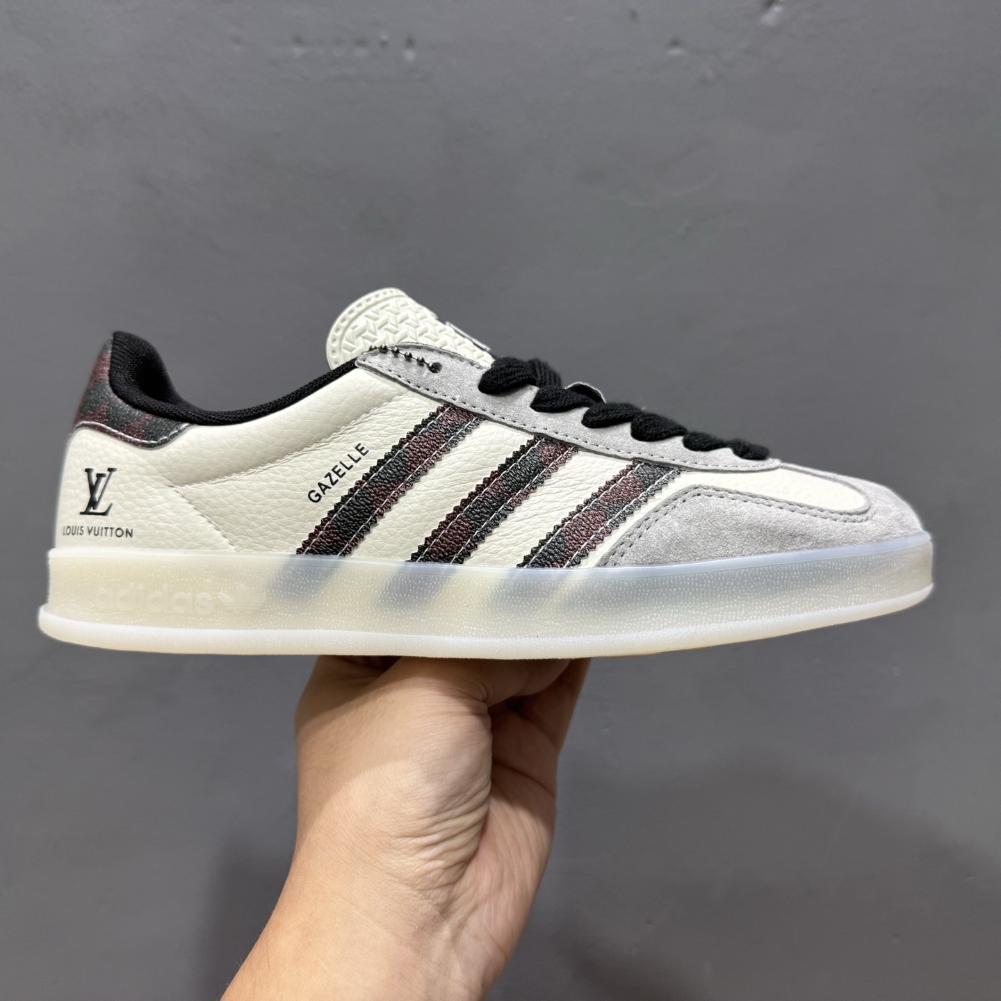 adidas originals GAZELLE INDOOR Indoor LV T头鞋 LV联名 防滑耐磨轻便 低帮 板鞋 男女同款 白棕 DM1234-009