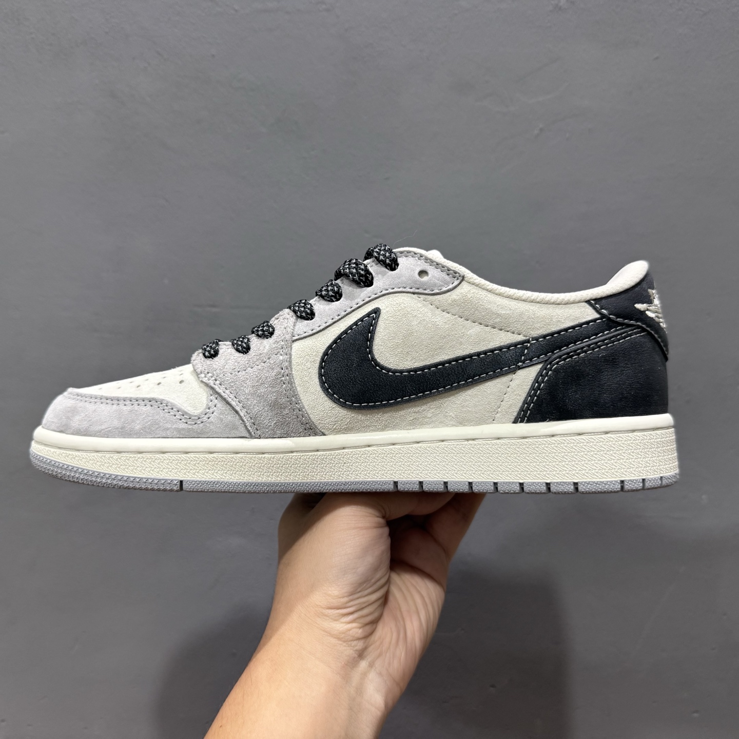 Travis Scott x Fragment Design x Air Jordan 1 Low OG SP AJ1 乔1 石头岛Sup联名 漆皮灰猪八 低帮文化休闲板鞋 DM7866-050