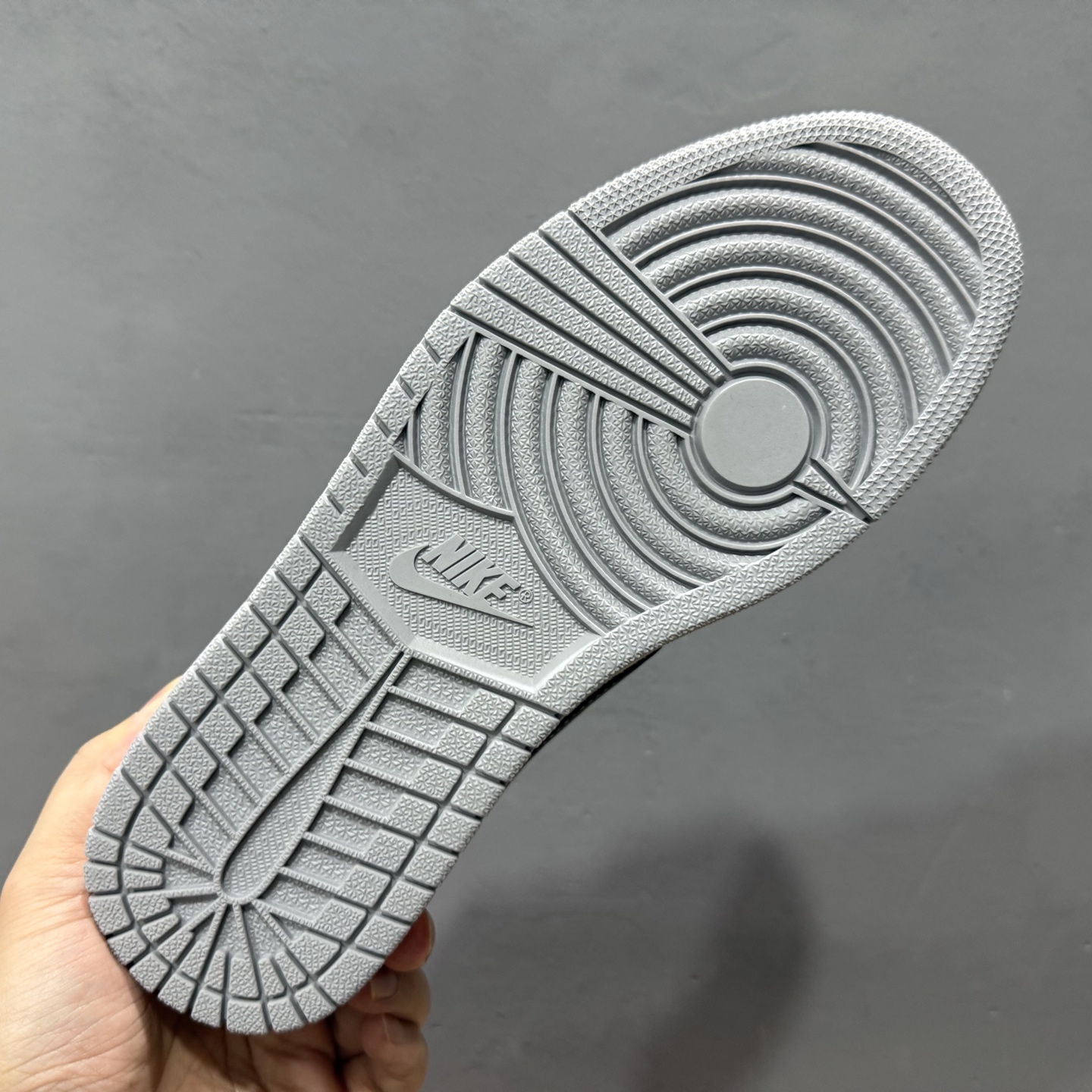 Travis Scott x Fragment Design x Air Jordan 1 Low OG SP AJ1 乔1 石头岛Sup联名 漆皮灰猪八 低帮文化休闲板鞋 DM7866-050