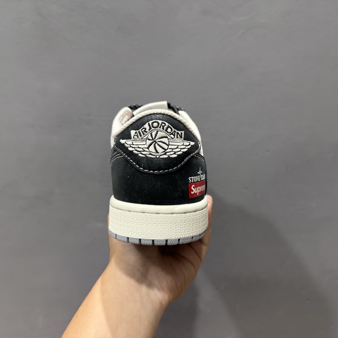 Travis Scott x Fragment Design x Air Jordan 1 Low OG SP AJ1 乔1 石头岛Sup联名 漆皮灰猪八 低帮文化休闲板鞋 DM7866-050