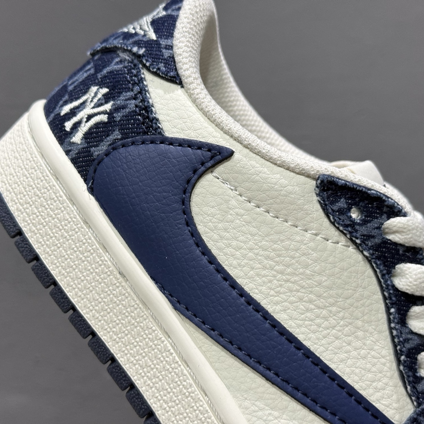 Travis Scott x Fragment Design x Air Jordan 1 Low OG SP AJ1 乔1 DM7866-051