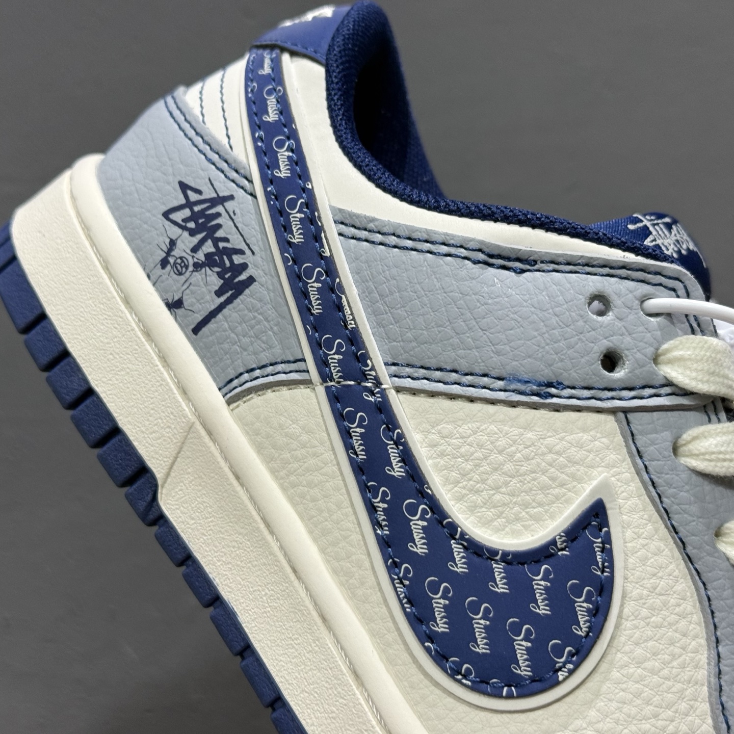 Nike SB Dunk Low 斯图西联名 英文蓝勾 周年高端定制 低帮休闲板鞋 XS6089-595