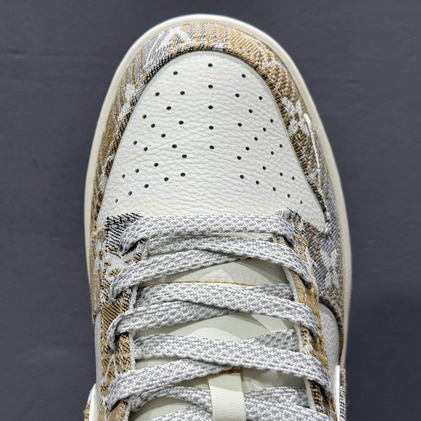 SC版 Nike SB Dunk Low LV联名 卡其灰 低帮休闲板鞋 SC9772-810
