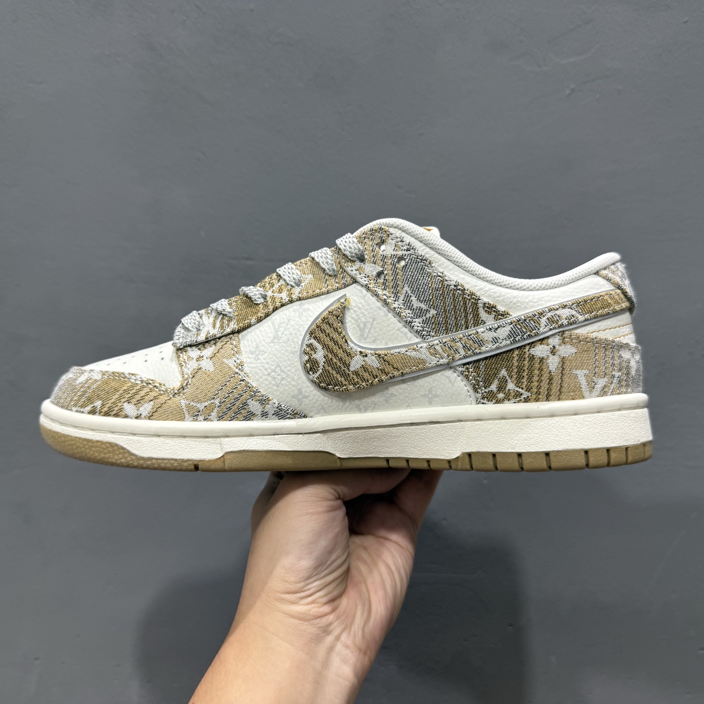 SC版 Nike SB Dunk Low LV联名 卡其灰 低帮休闲板鞋 SC9772-810