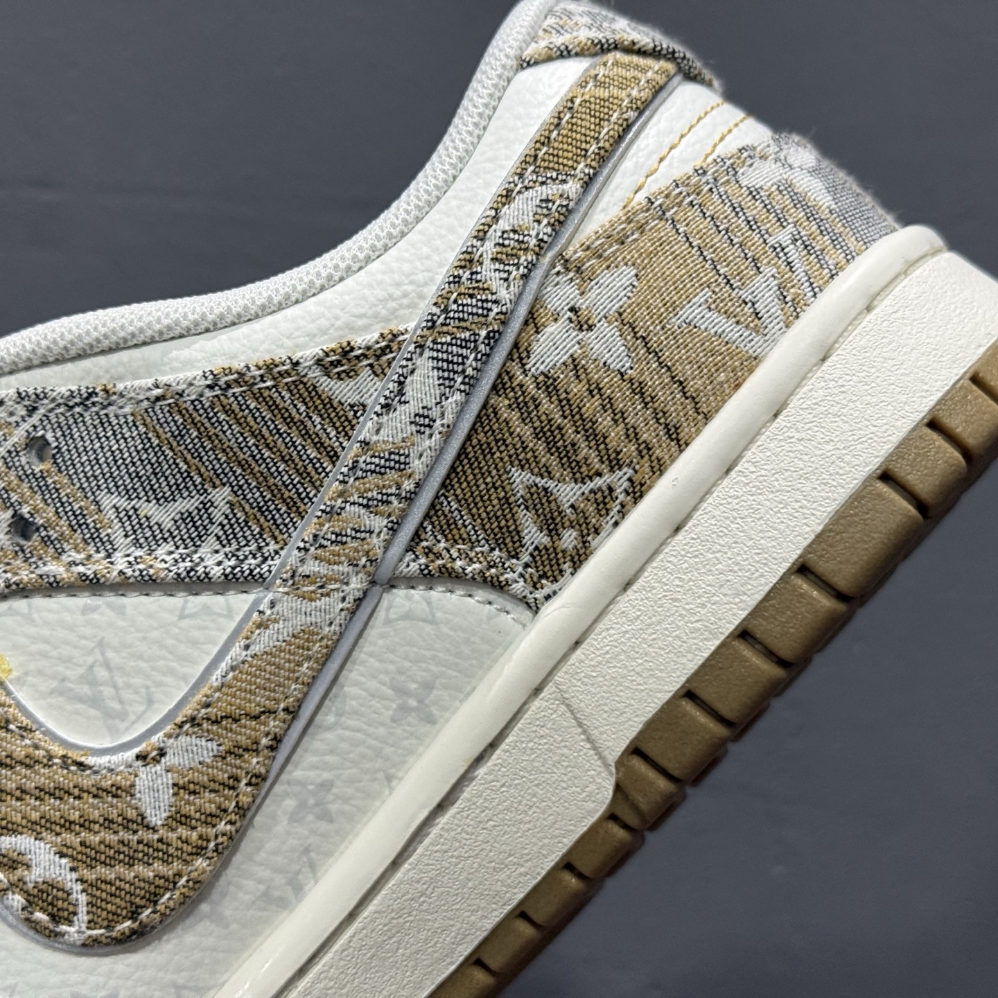 SC版 Nike SB Dunk Low LV联名 卡其灰 低帮休闲板鞋 SC9772-810