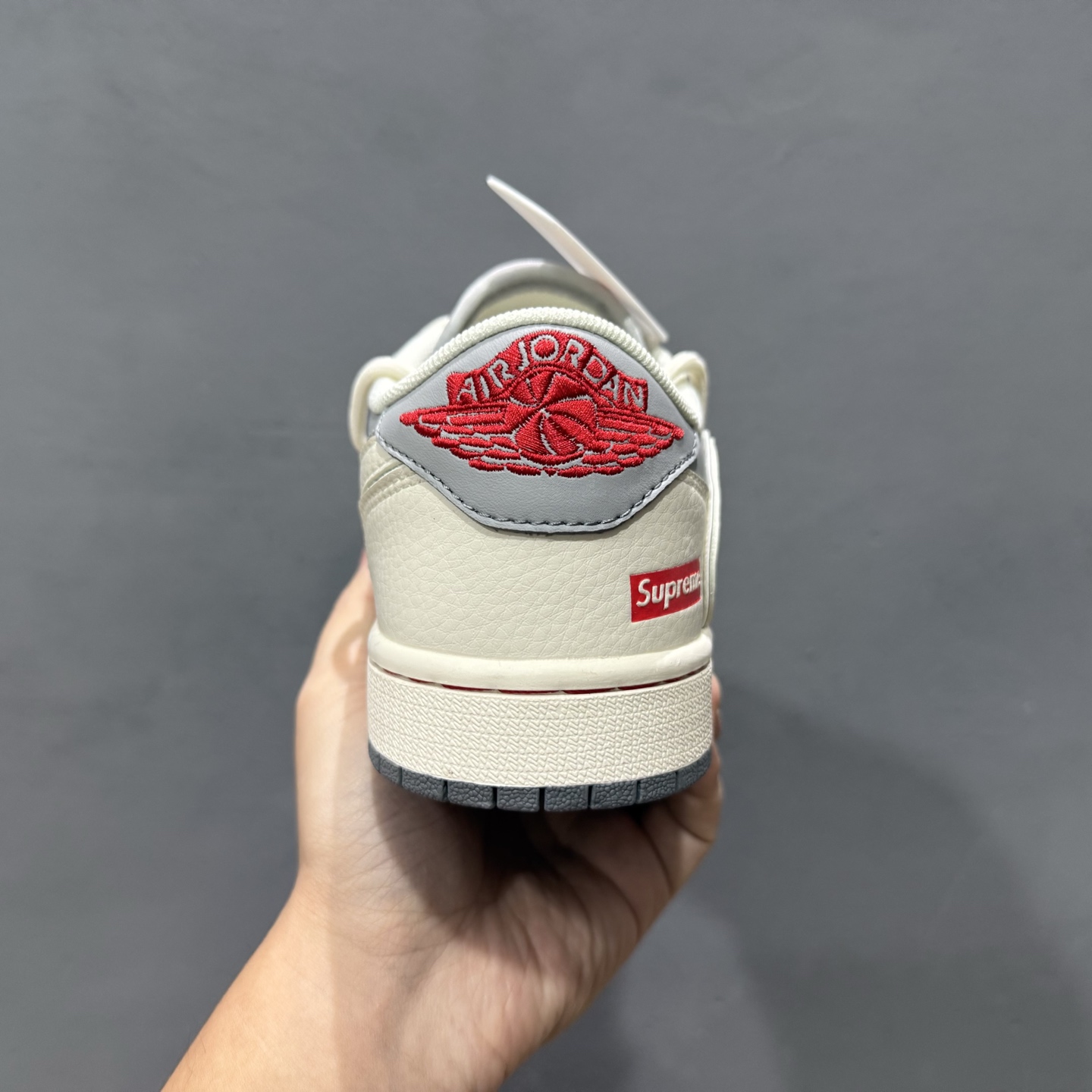 Travis Scott x Nike Air Jordan 1 Low x Supreme 三方联名 Air Jordan 1 Low 反转米灰红绑带倒钩 SJ0086-137