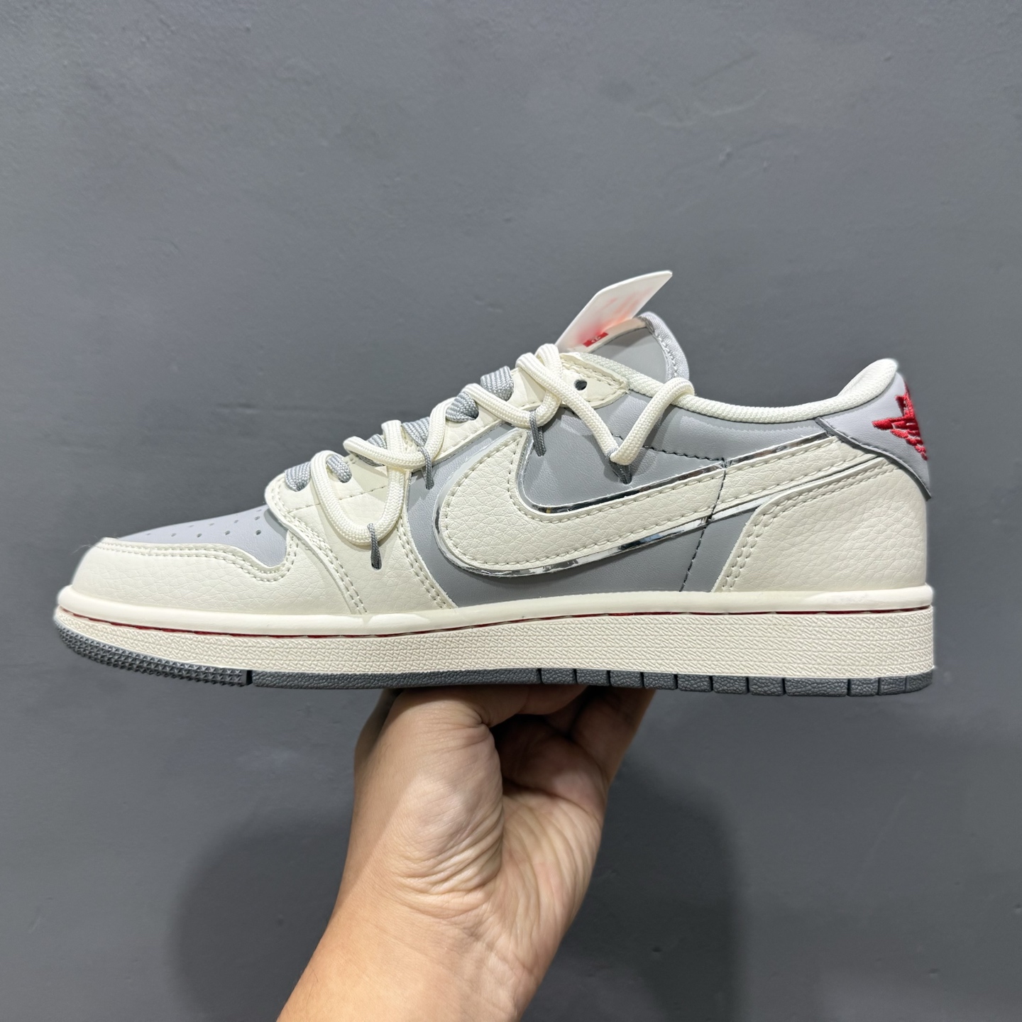 Travis Scott x Nike Air Jordan 1 Low x Supreme 三方联名 Air Jordan 1 Low 反转米灰红绑带倒钩 SJ0086-137