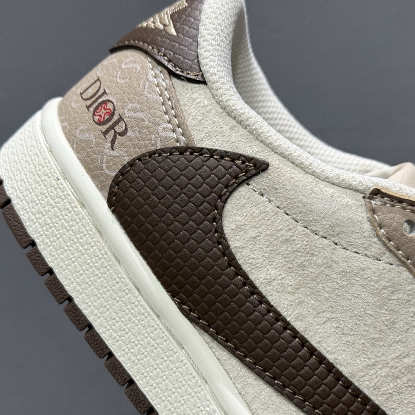Travi Scott x Fragment Design x Air Jordan 1 Low OG SP AJ1 乔1 迪奥联名蛇年限定 棕蛇纹 DM7866-074