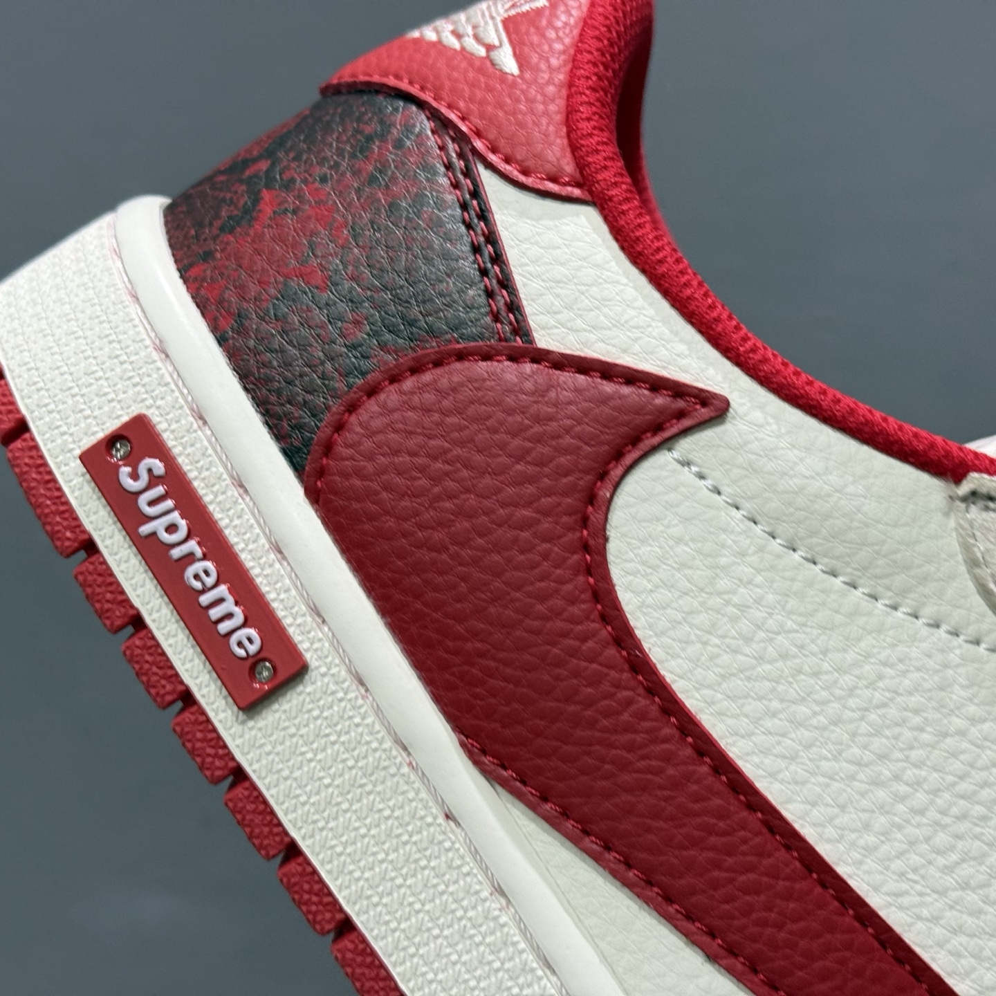Travis Scott x Fragment Design x Air Jordan 1 Low OG SP AJ1 乔1 Supreme联名 中国红 低帮文化休闲板鞋 DM7866-076