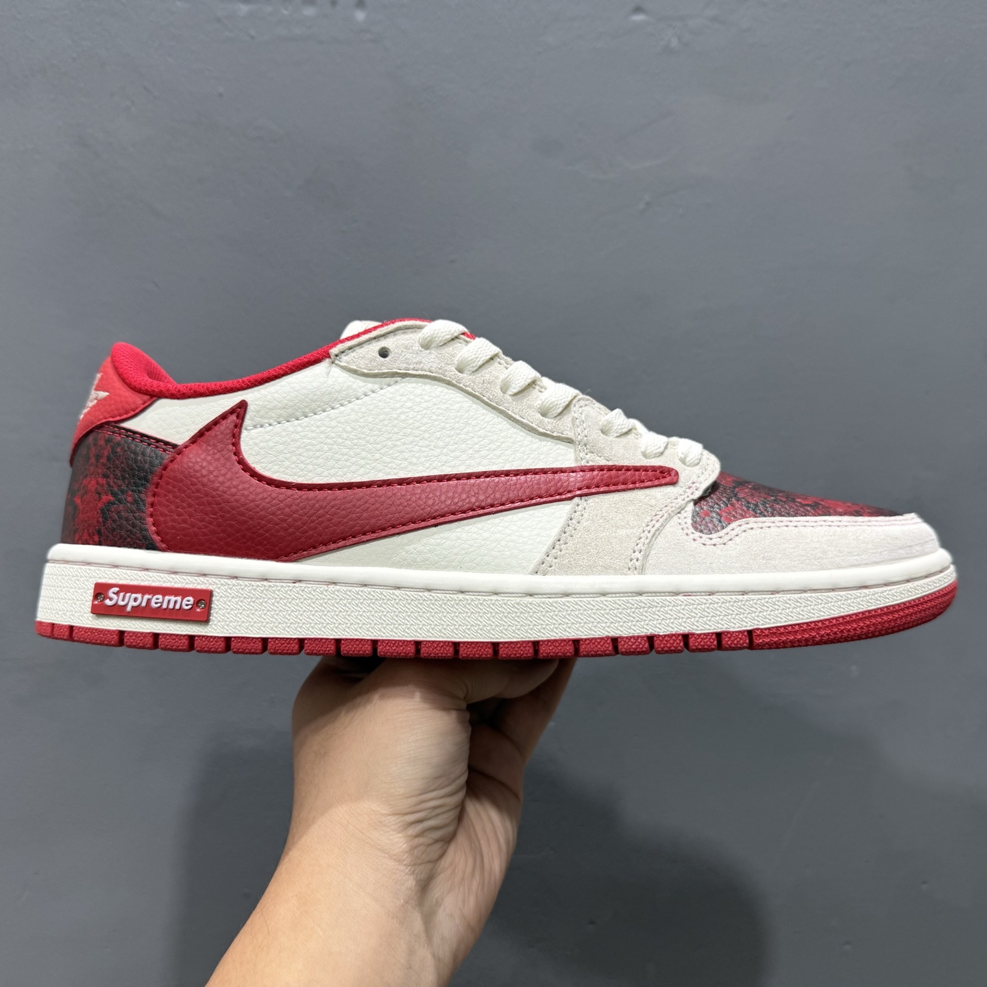 Travis Scott x Fragment Design x Air Jordan 1 Low OG SP AJ1 乔1 Supreme联名 中国红 低帮文化休闲板鞋 DM7866-076