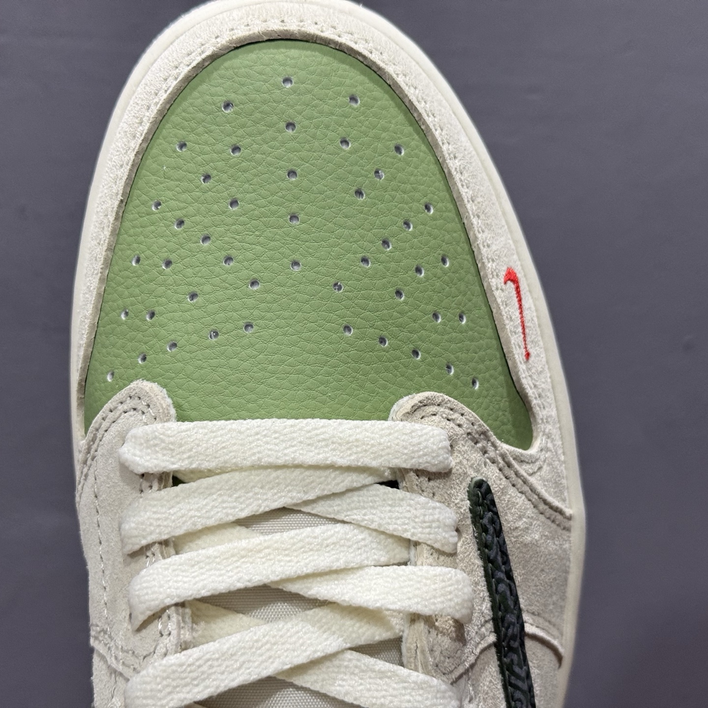 Travis Scott x Nike Air Jordan 1 Low x Supreme 蛇年限定 Air Jordan 1 Low 反转米绿小钩倒钩 DM7866-075