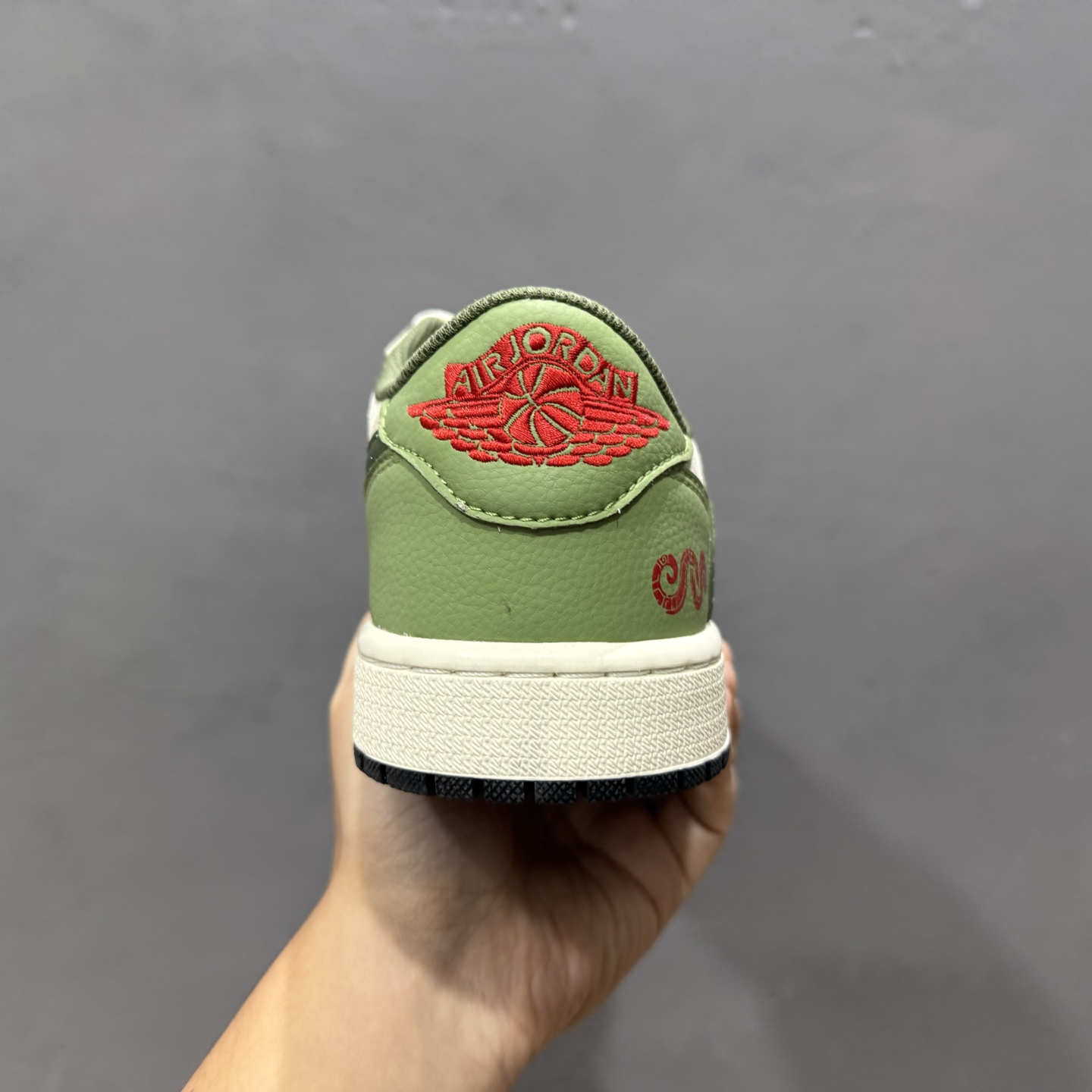 Travis Scott x Nike Air Jordan 1 Low x Supreme 蛇年限定 Air Jordan 1 Low 反转米绿小钩倒钩 DM7866-075