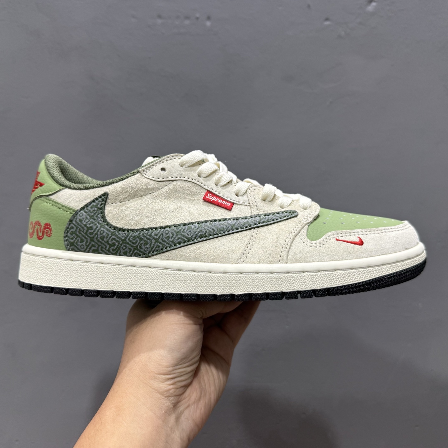 Travis Scott x Nike Air Jordan 1 Low x Supreme 蛇年限定 Air Jordan 1 Low 反转米绿小钩倒钩 DM7866-075