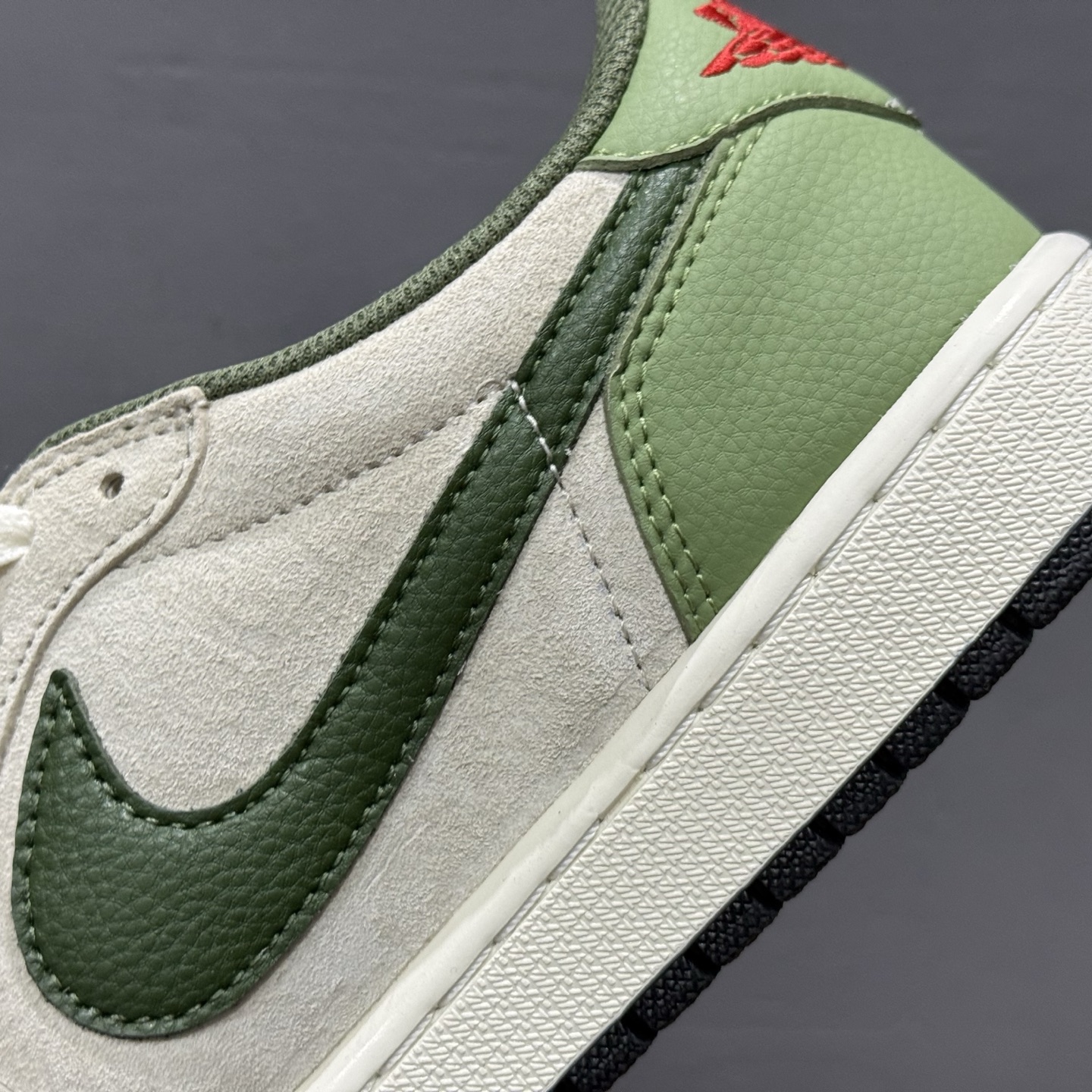 Travis Scott x Nike Air Jordan 1 Low x Supreme 蛇年限定 Air Jordan 1 Low 反转米绿小钩倒钩 DM7866-075