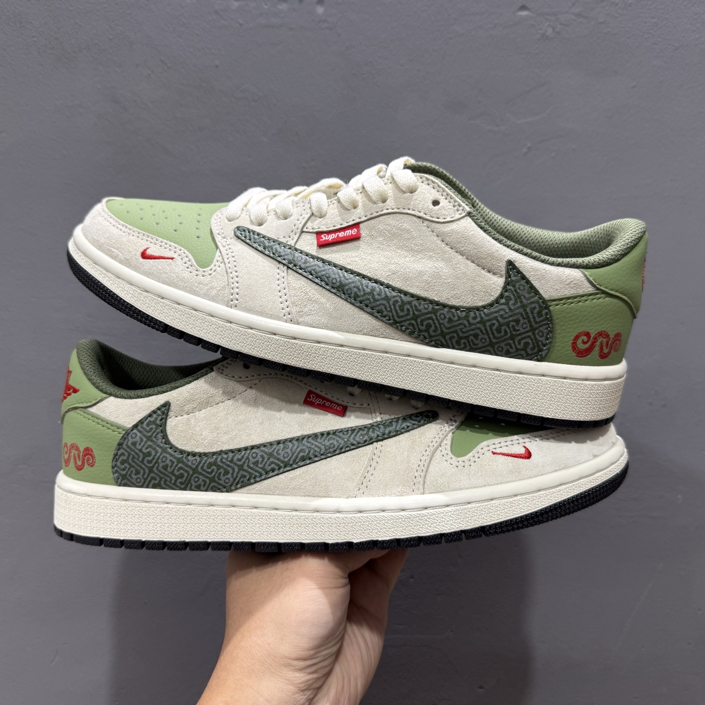 Travis Scott x Nike Air Jordan 1 Low x Supreme 蛇年限定 Air Jordan 1 Low 反转米绿小钩倒钩 DM7866-075