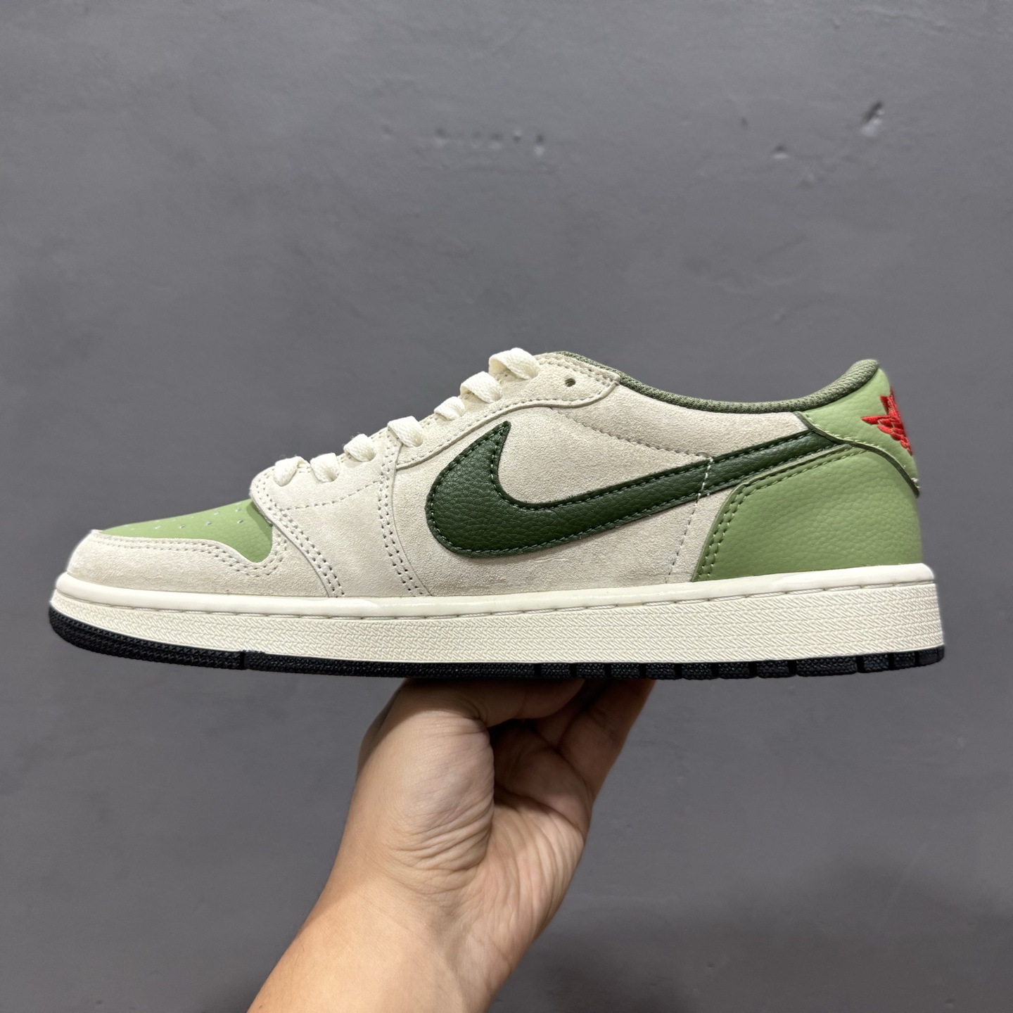 Travis Scott x Nike Air Jordan 1 Low x Supreme 蛇年限定 Air Jordan 1 Low 反转米绿小钩倒钩 DM7866-075