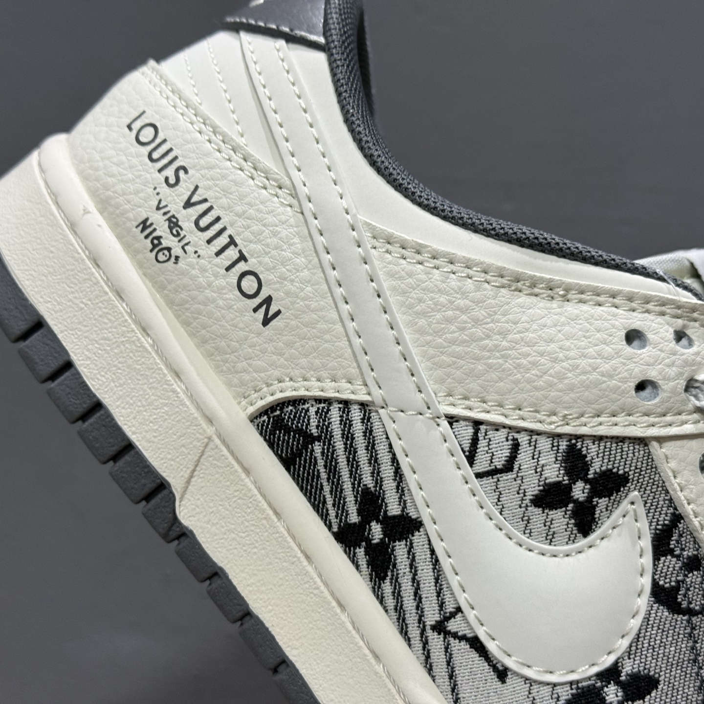 Louis Vuitton x Nike SB Dunk Low 米白印花白勾 FC1688-230