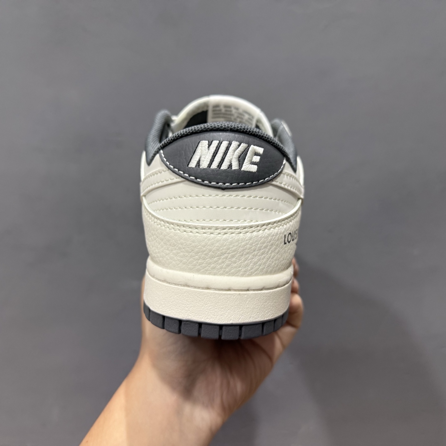 Louis Vuitton x Nike SB Dunk Low 米白印花白勾 FC1688-230