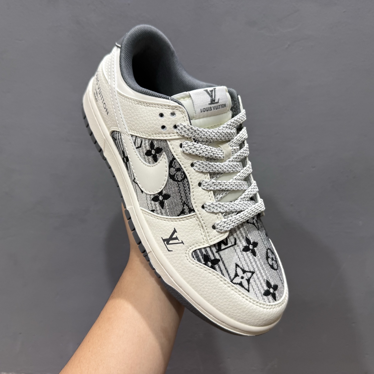 Louis Vuitton x Nike SB Dunk Low 米白印花白勾 FC1688-230