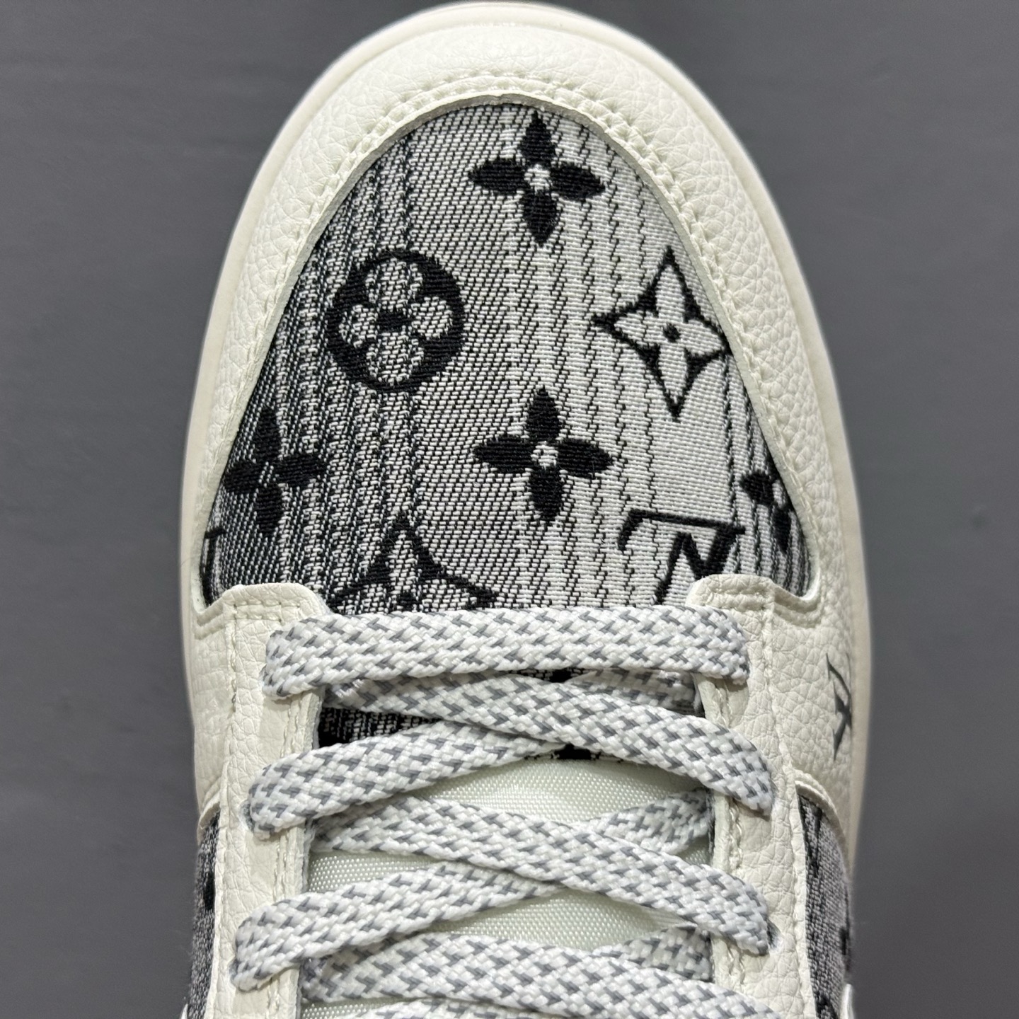 Louis Vuitton x Nike SB Dunk Low 米白印花白勾 FC1688-230