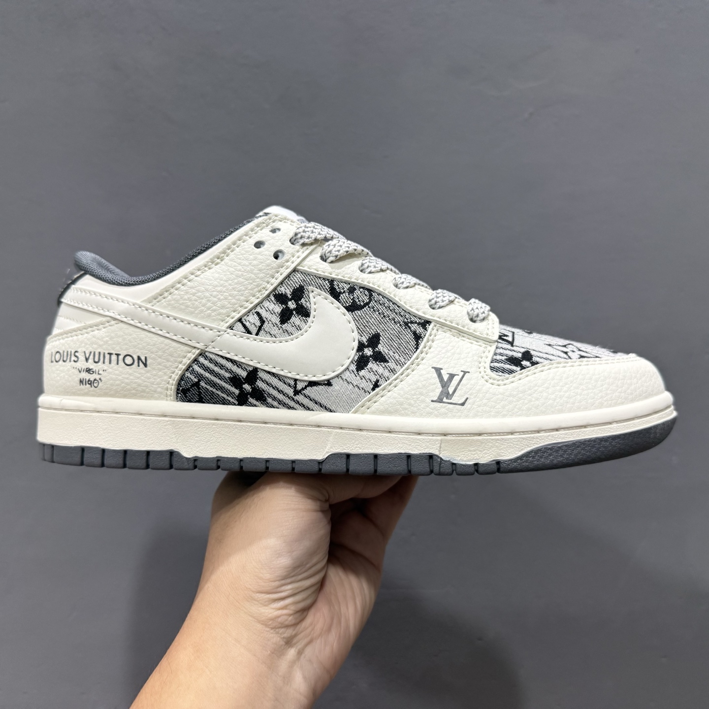 Louis Vuitton x Nike SB Dunk Low 米白印花白勾 FC1688-230