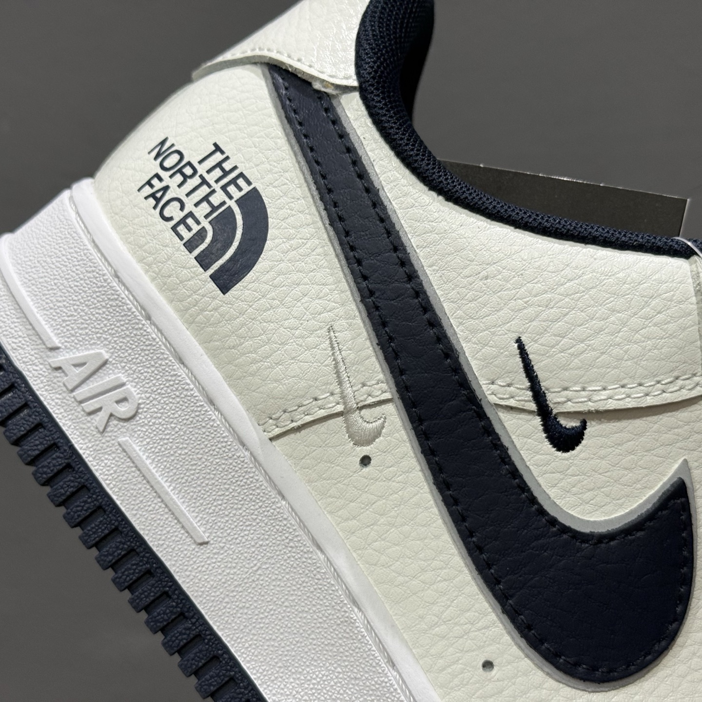 Nike Air Force 1 ‘07 Low 北面联名— 白蓝三钩 高端定制 低帮休闲板鞋 AM1588-008