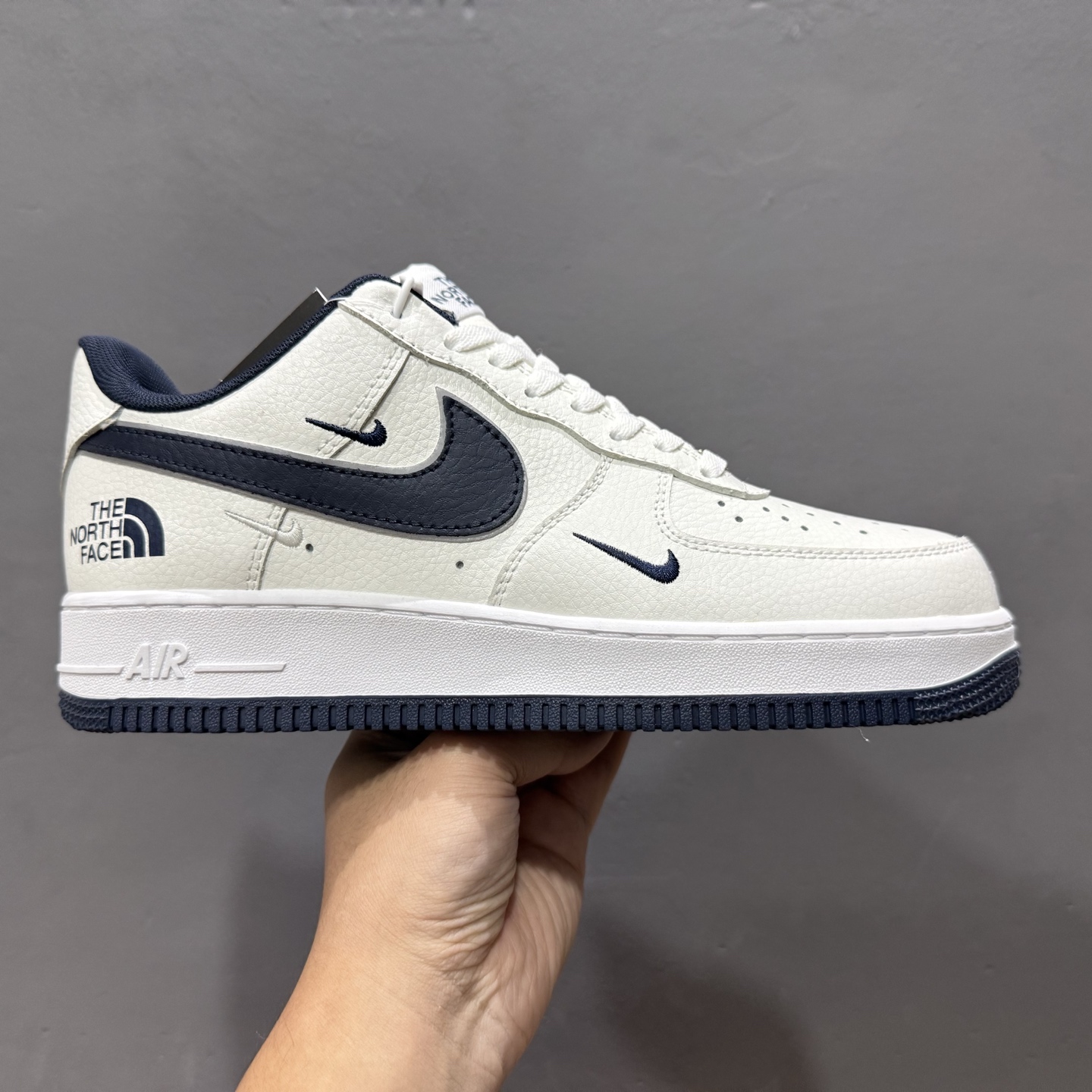 Nike Air Force 1 ‘07 Low 北面联名— 白蓝三钩 高端定制 低帮休闲板鞋 AM1588-008