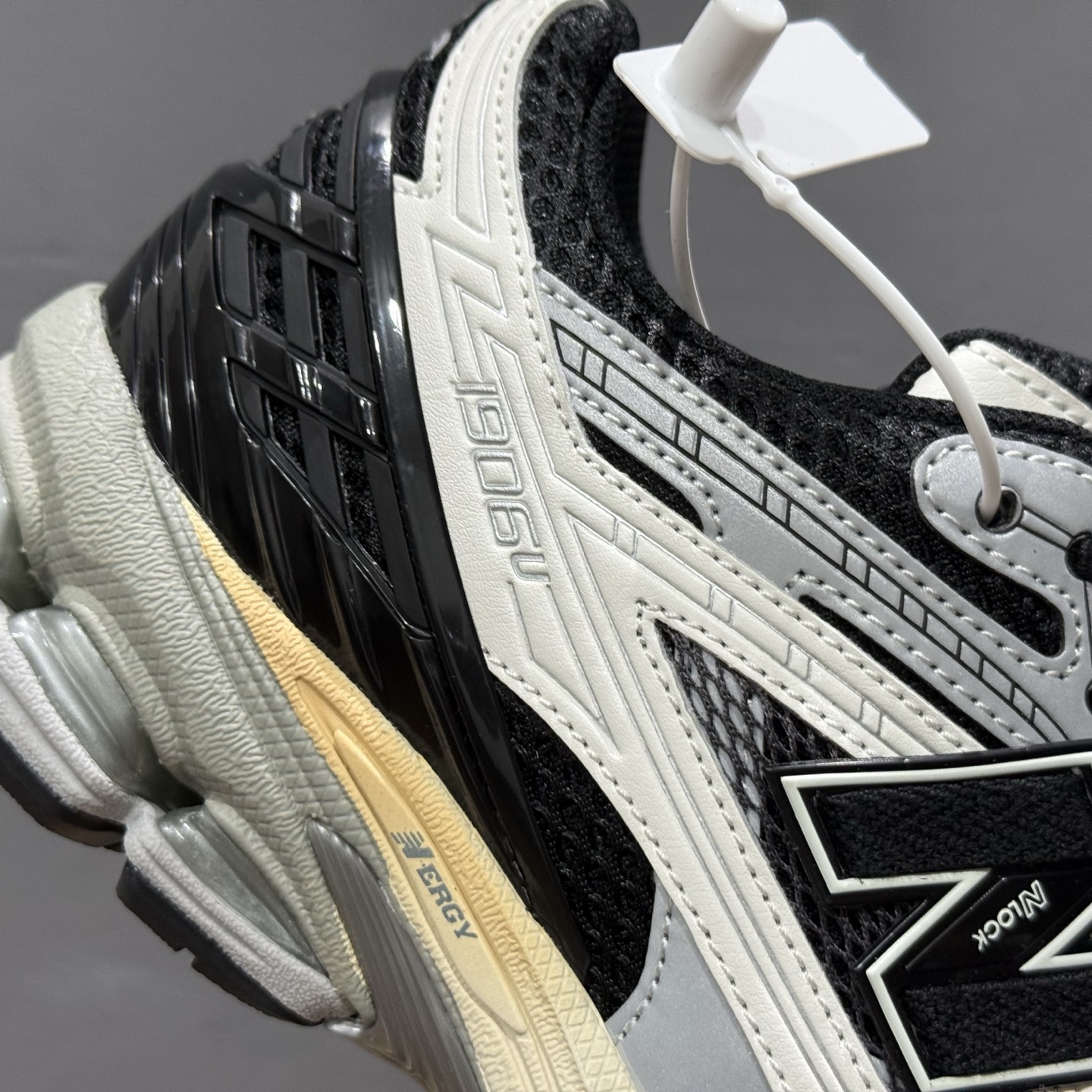 大厂出品 New Balance NB 1906U 黑米色 U1906NC