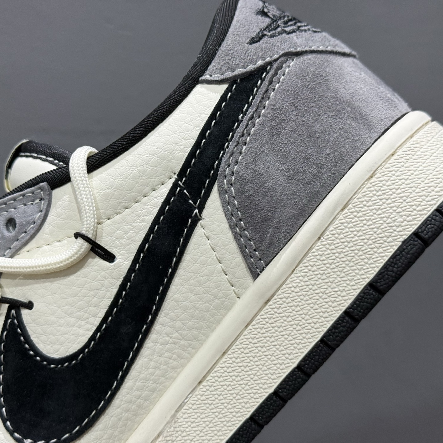 Travis Scott x Nike Air Jordan 1 Low x Stussy Air Jordan 1 Low 反转米黑小钩绑带倒钩 SJ0086-141