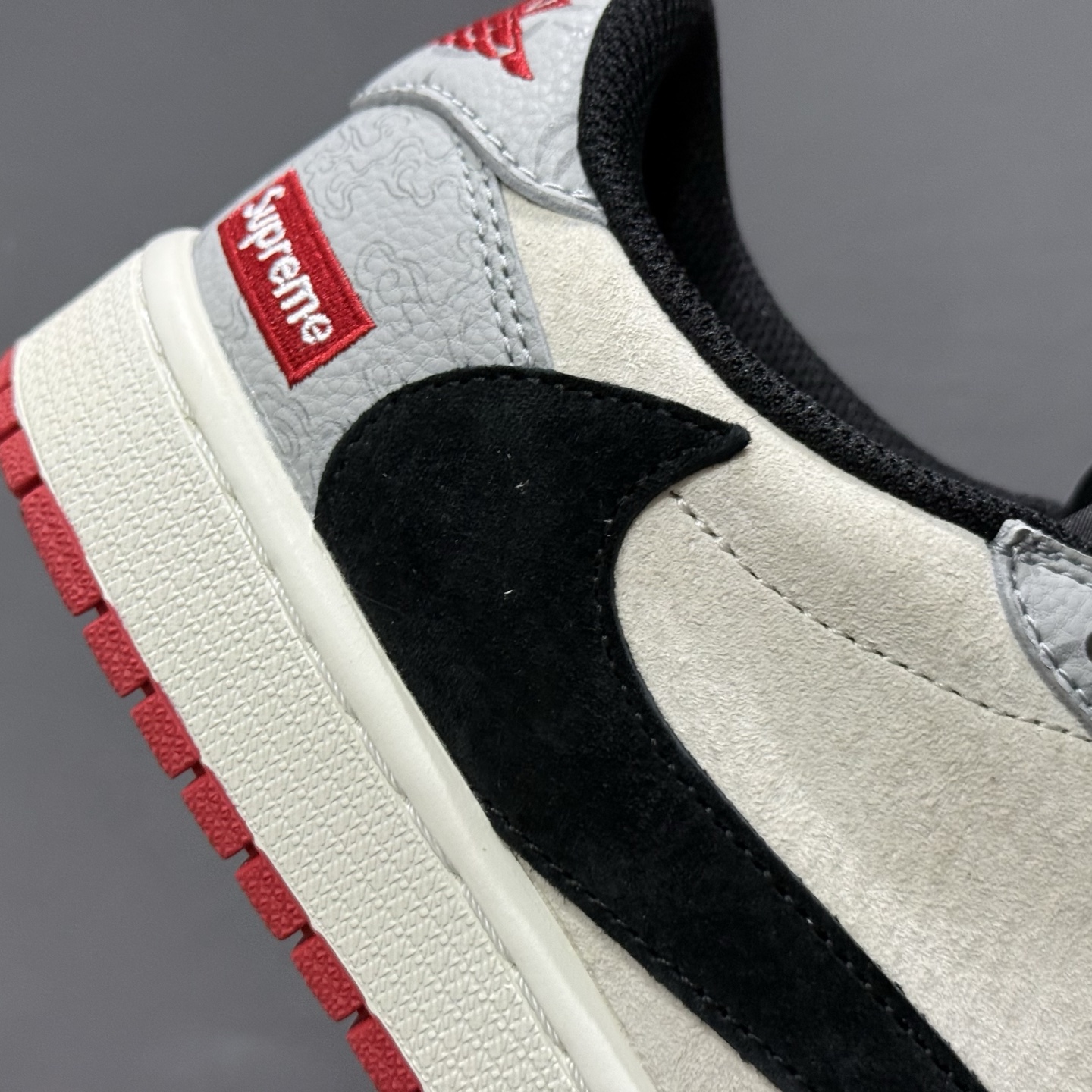 Travis Scott x Fragment Design x Jordan Air Jordan 1 Low OG SP “Supreme联名——祥云新年红” DM7866-078