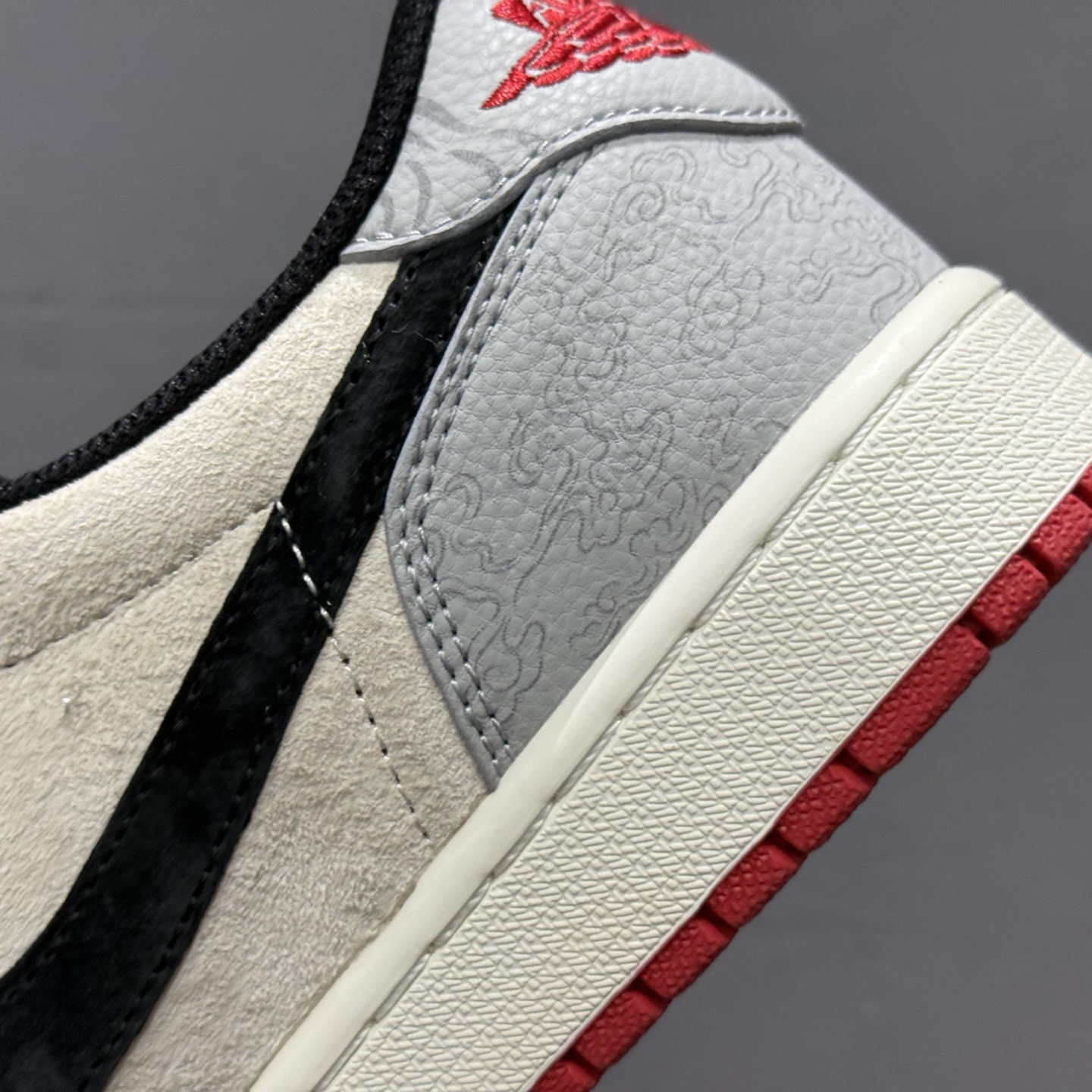 Travis Scott x Fragment Design x Jordan Air Jordan 1 Low OG SP “Supreme联名——祥云新年红” DM7866-078