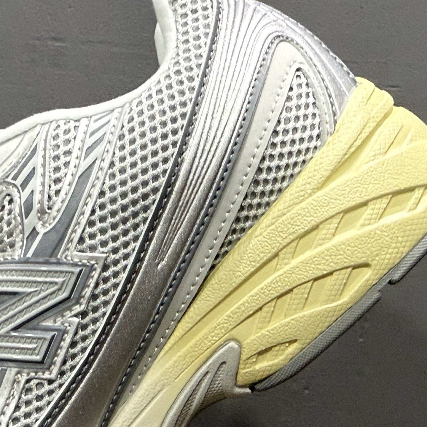K版 New Balance 740 复古跑鞋 小红书爆款 U740AR2