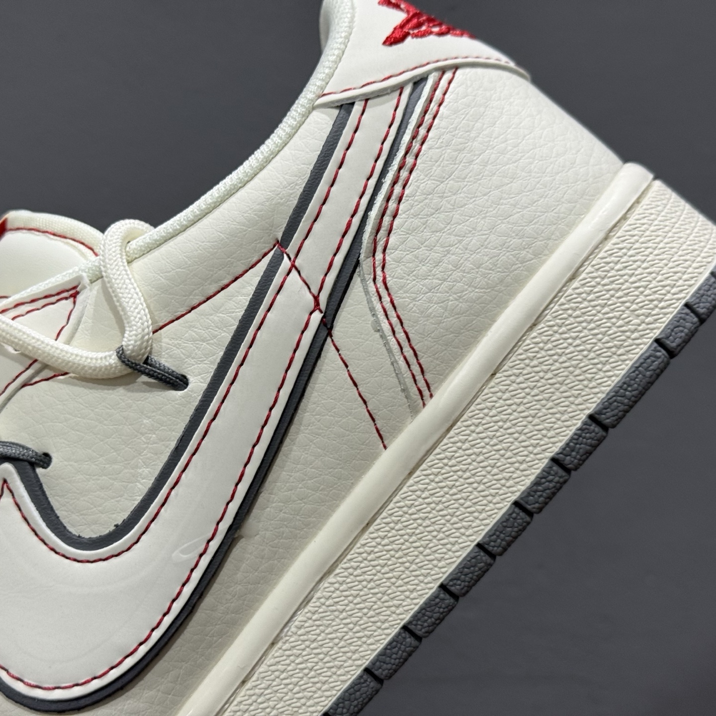 Travis Scott x Nike Air Jordan 1 Low x Stussy 米红缝线 Air Jordan 1 Low 反转米红缝线满天星绑带倒钩 SJ0086-136