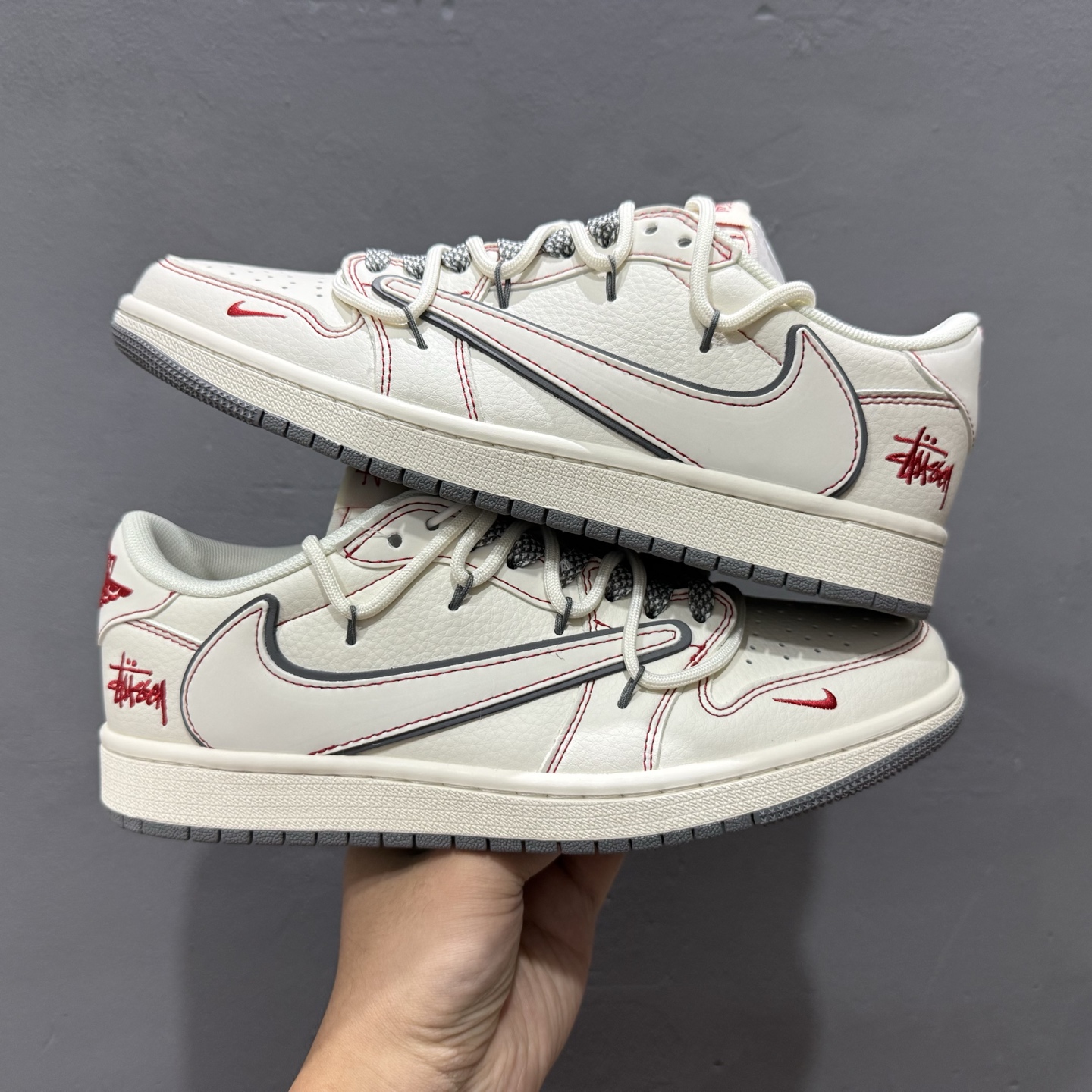 Travis Scott x Nike Air Jordan 1 Low x Stussy 米红缝线 Air Jordan 1 Low 反转米红缝线满天星绑带倒钩 SJ0086-136