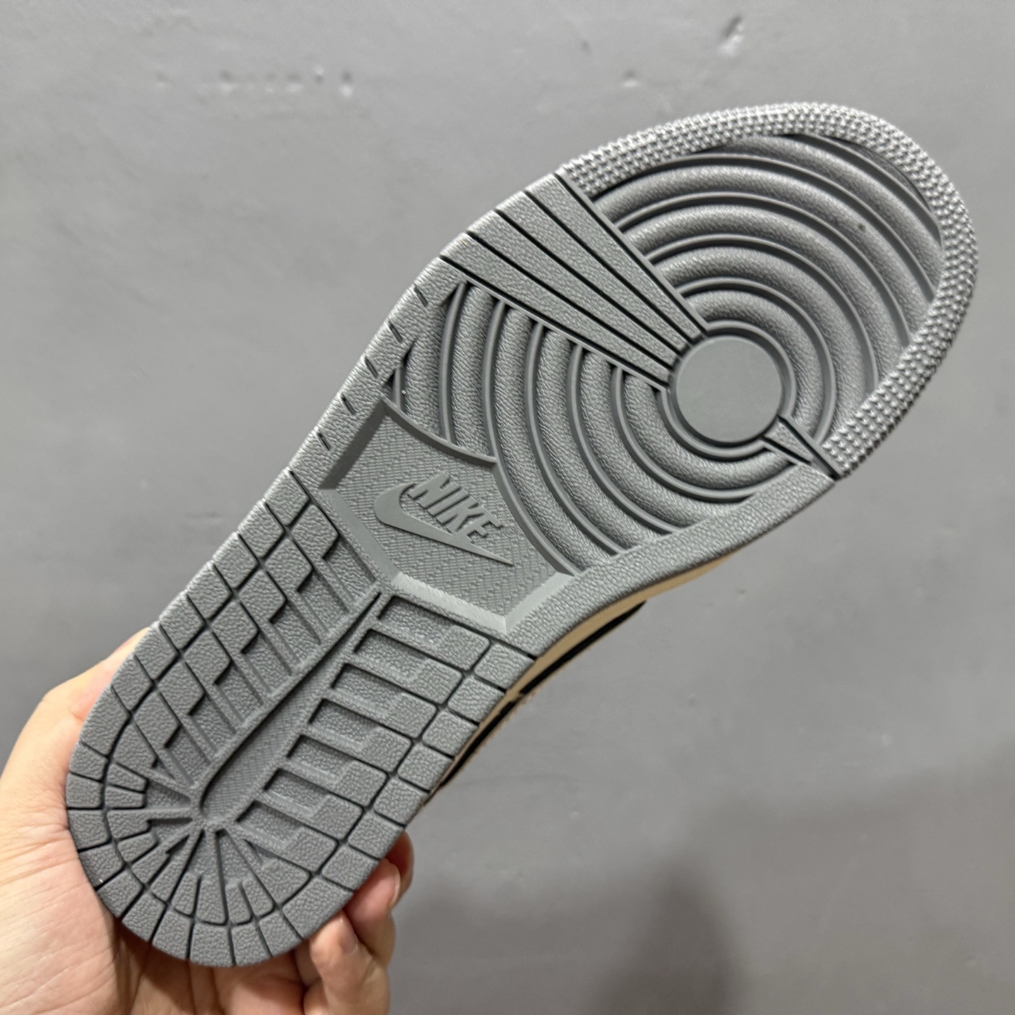 Travis Scott x Nike Air Jordan 1 Low x Stussy 米红缝线 Air Jordan 1 Low 反转米红缝线满天星绑带倒钩 SJ0086-136