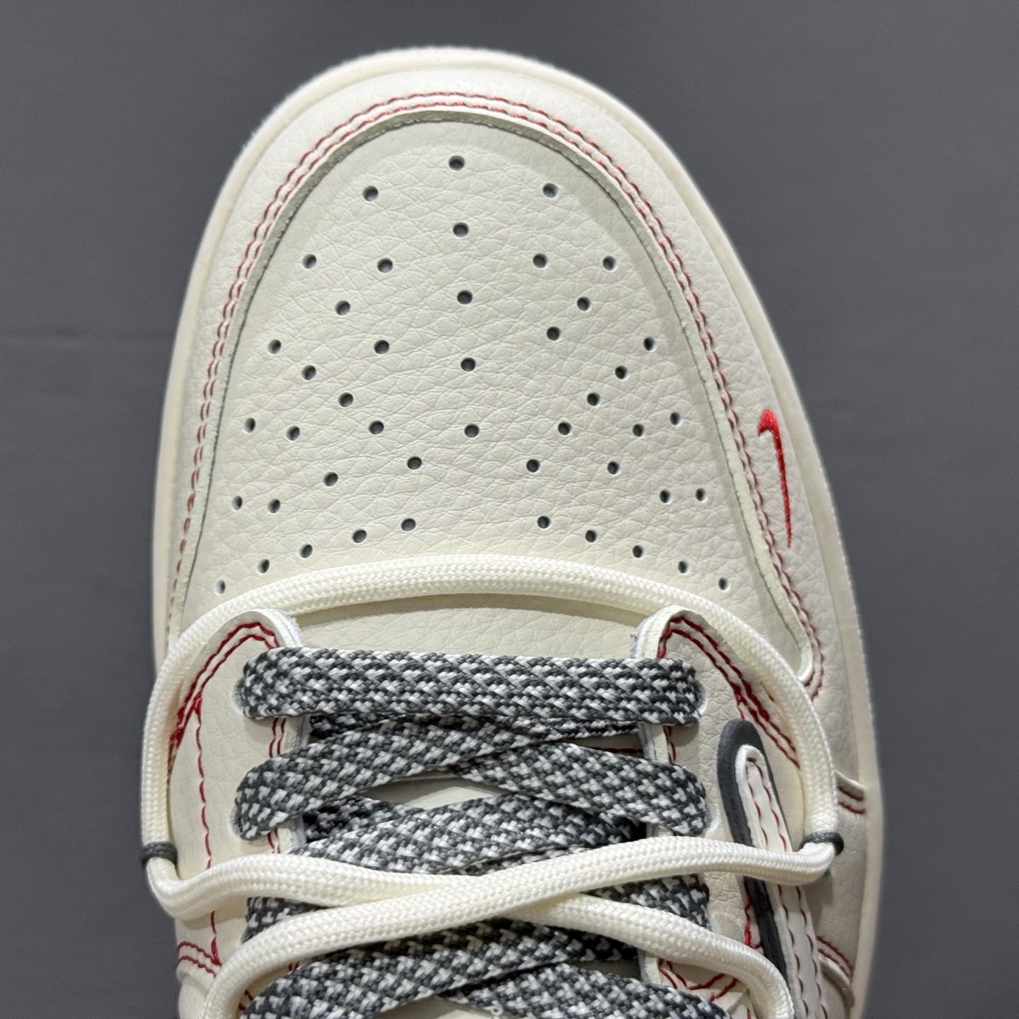 Travis Scott x Nike Air Jordan 1 Low x Stussy 米红缝线 Air Jordan 1 Low 反转米红缝线满天星绑带倒钩 SJ0086-136