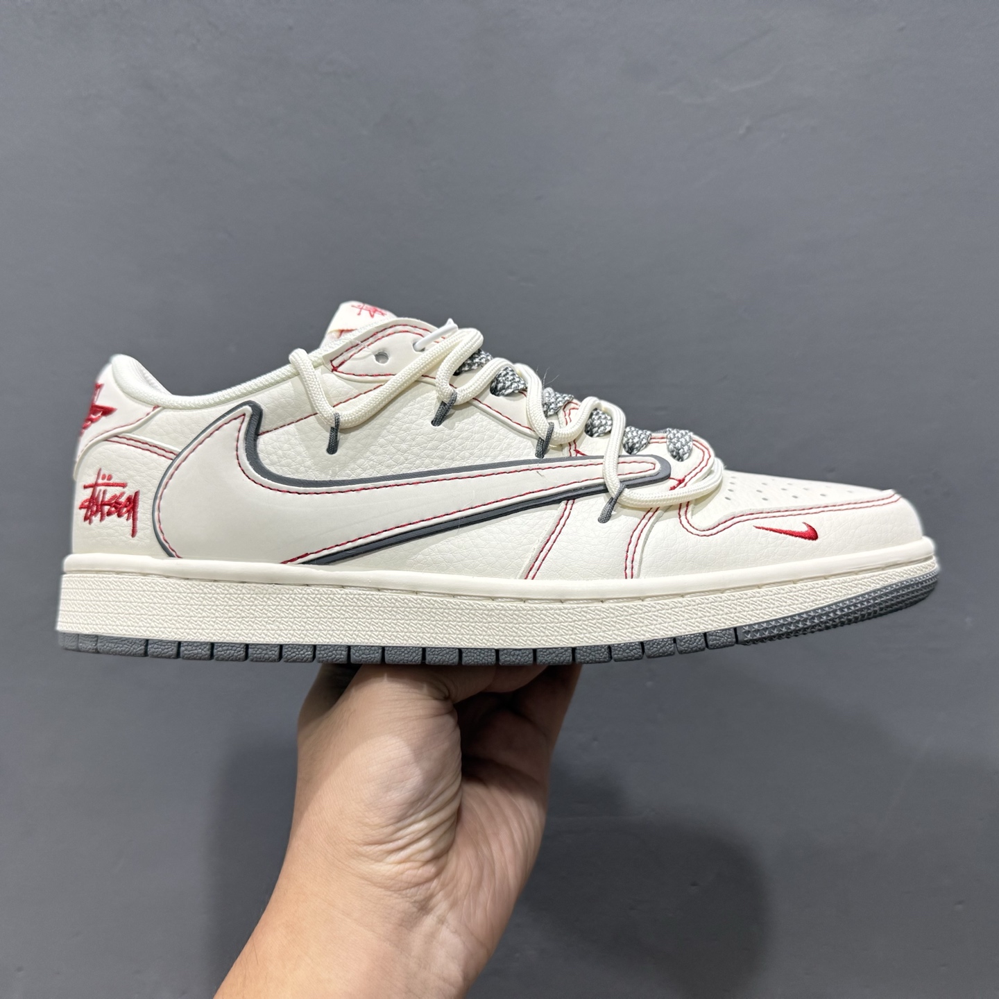Travis Scott x Nike Air Jordan 1 Low x Stussy 米红缝线 Air Jordan 1 Low 反转米红缝线满天星绑带倒钩 SJ0086-136