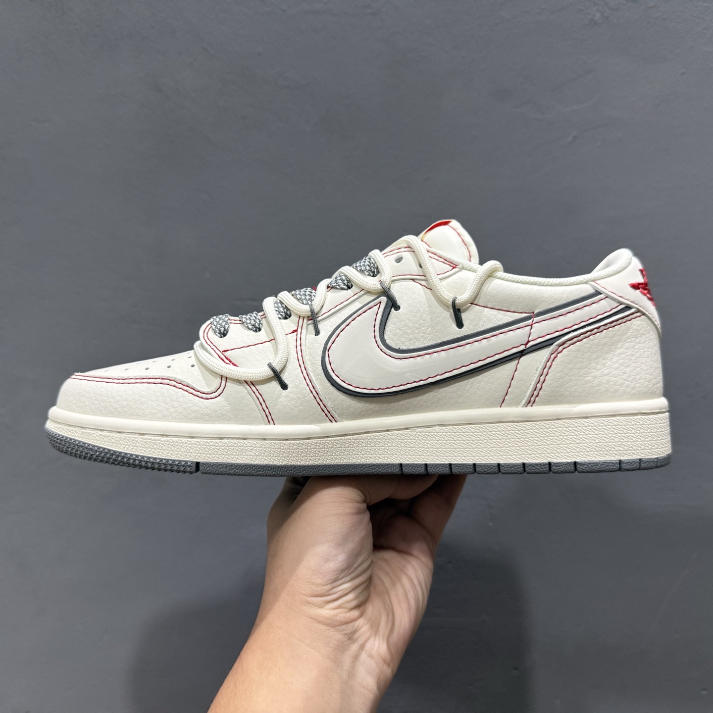 Travis Scott x Nike Air Jordan 1 Low x Stussy 米红缝线 Air Jordan 1 Low 反转米红缝线满天星绑带倒钩 SJ0086-136