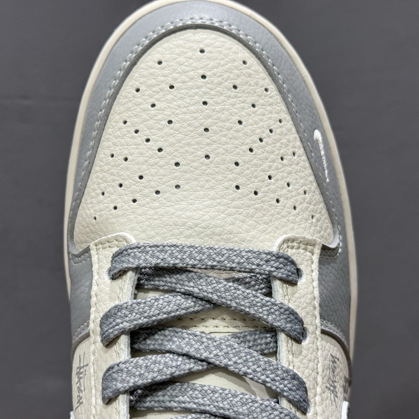 Nike SB Dunk Low 斯图西联名 亮灰涂鸦 周年高端定制 低帮休闲板鞋 XS6089-588