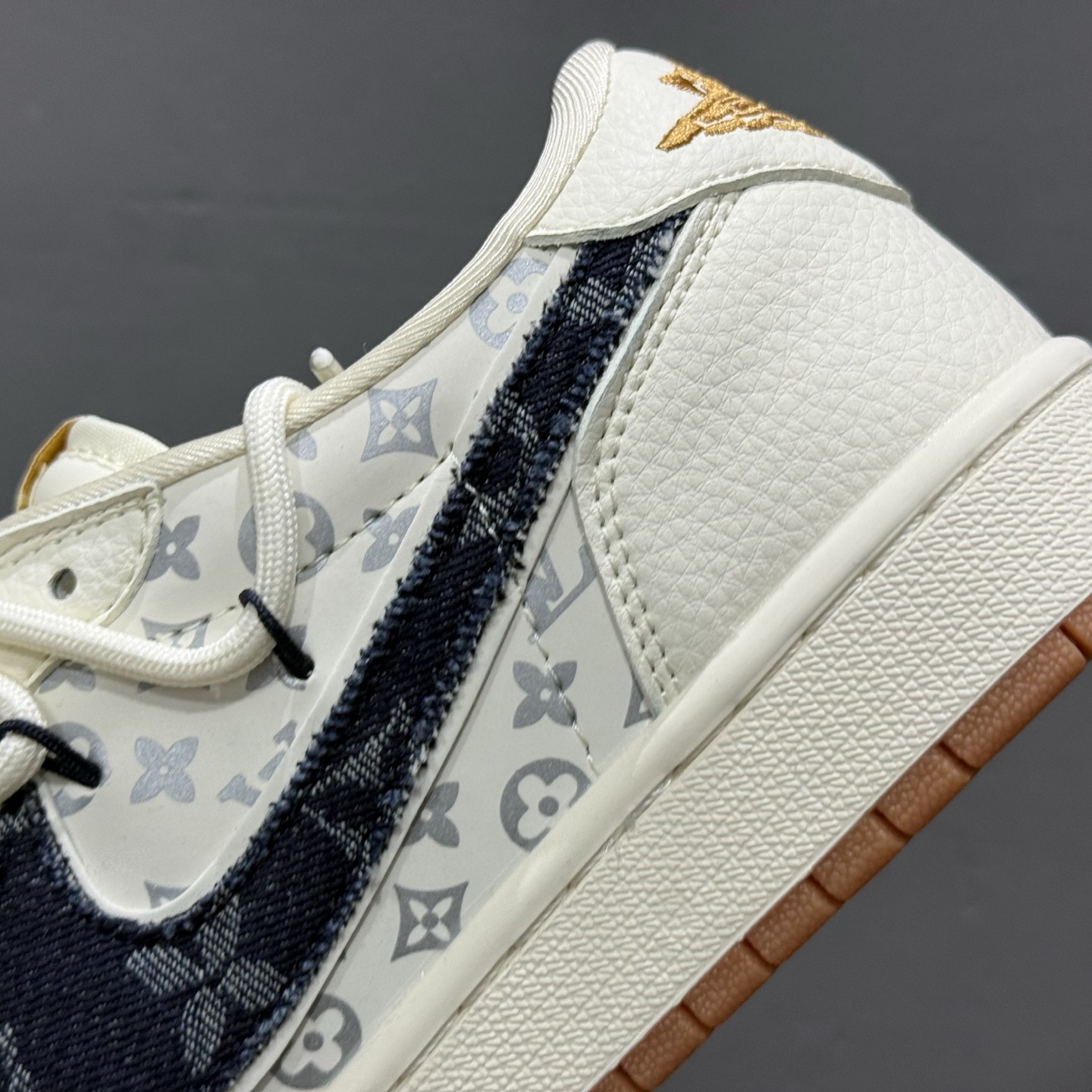 Travis Scott x Fragment Design x Air Jordan 1 Low OG SP AJ1 LV联名 生胶底抽绳 低帮文化休闲板鞋 DM6868-110