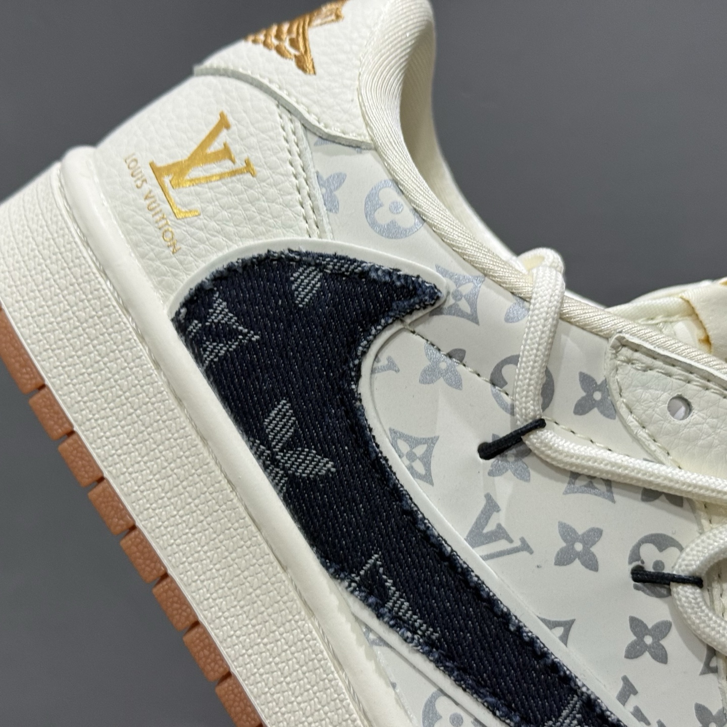Travis Scott x Fragment Design x Air Jordan 1 Low OG SP AJ1 LV联名 生胶底抽绳 低帮文化休闲板鞋 DM6868-110