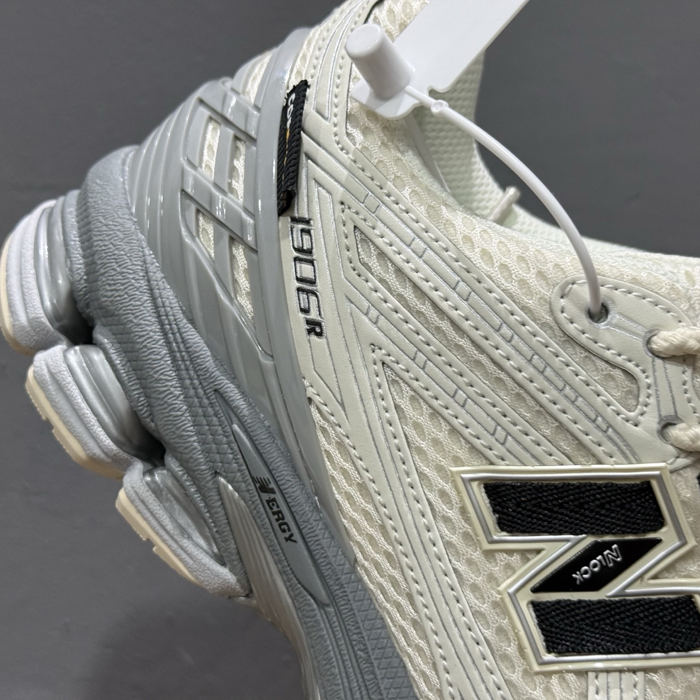 大厂出品 New Balance NB 1906R Cordura 棕褐色 U1906ROC