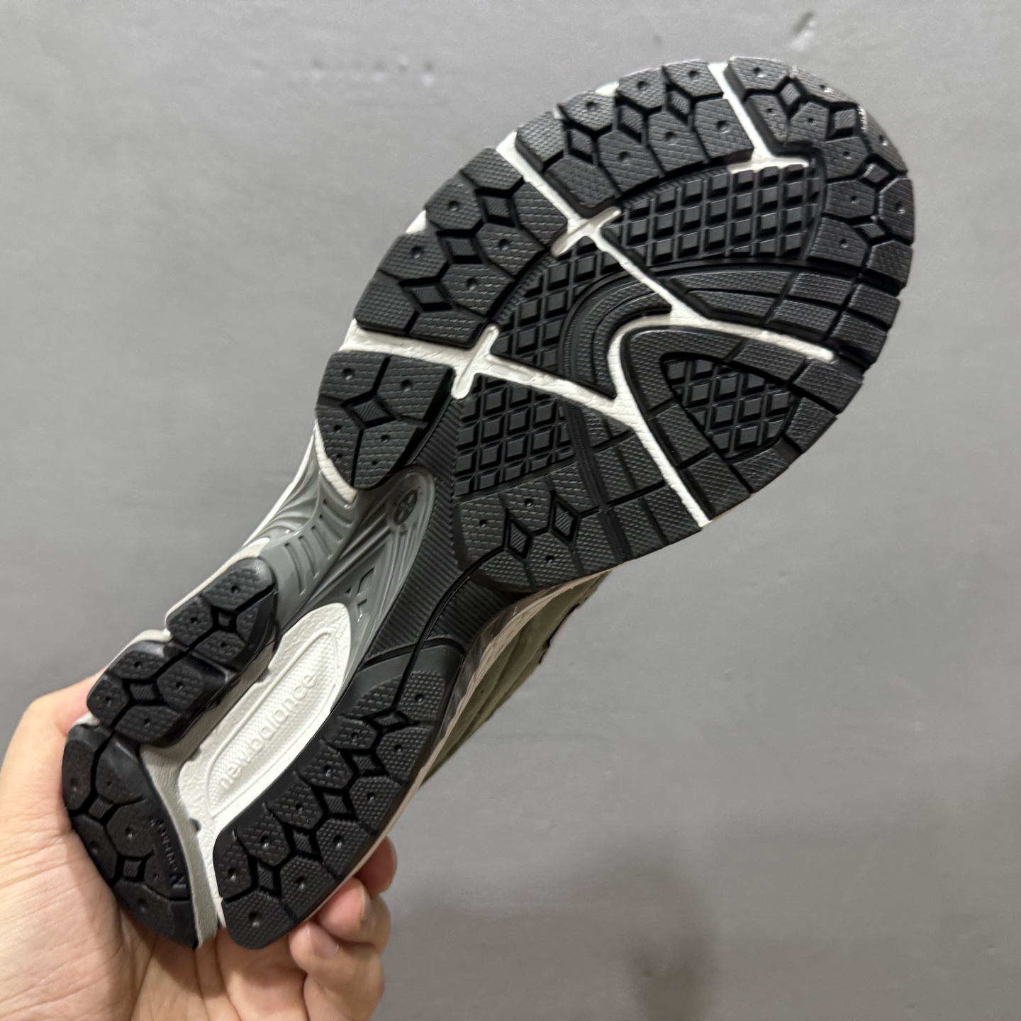 大厂出品 New Balance NB 2002R 绿色 M2002RG1