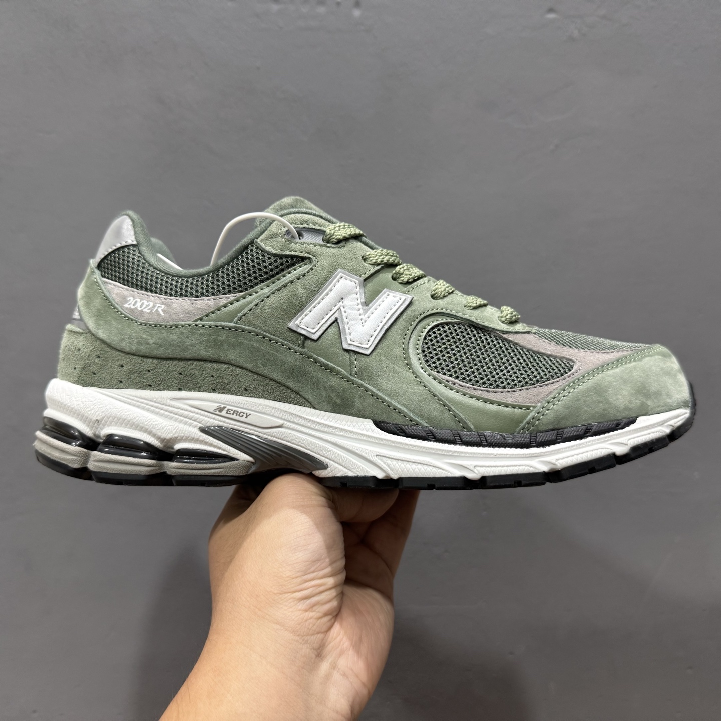 大厂出品 New Balance NB 2002R 绿色 M2002RG1