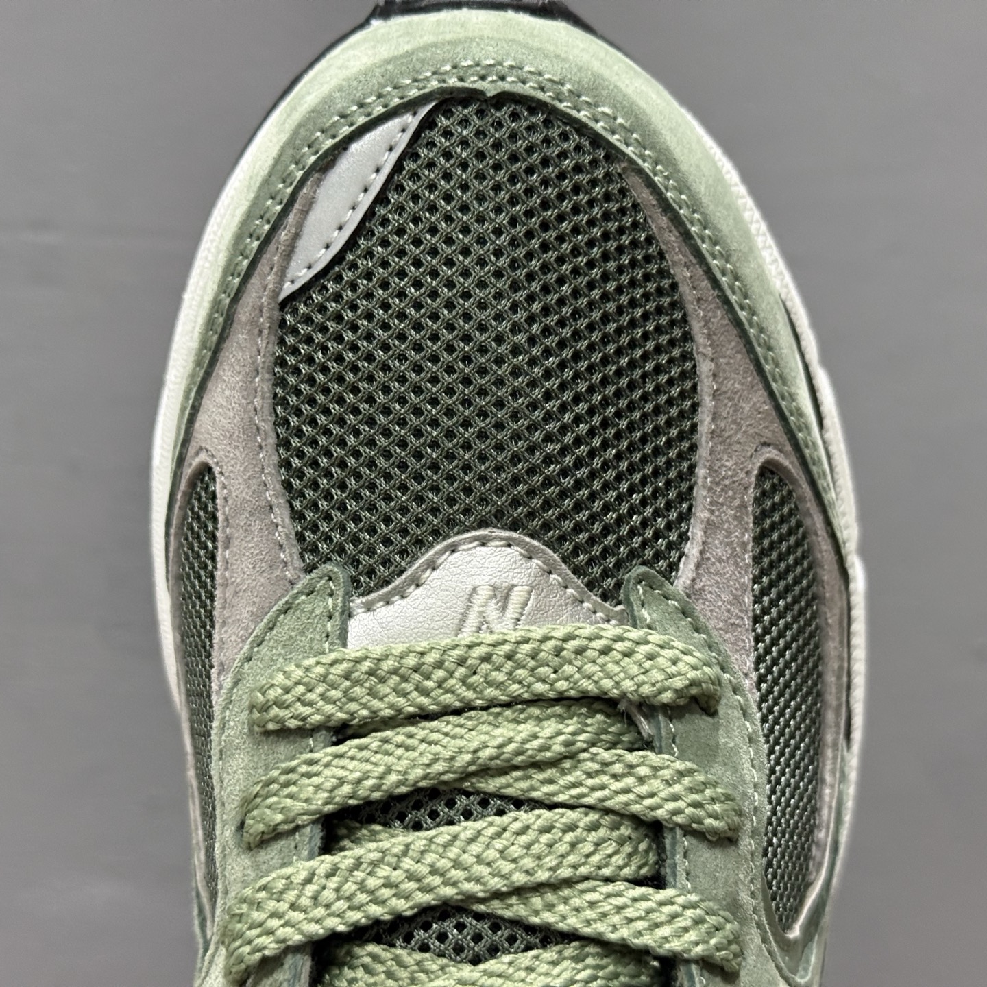 大厂出品 New Balance NB 2002R 绿色 M2002RG1