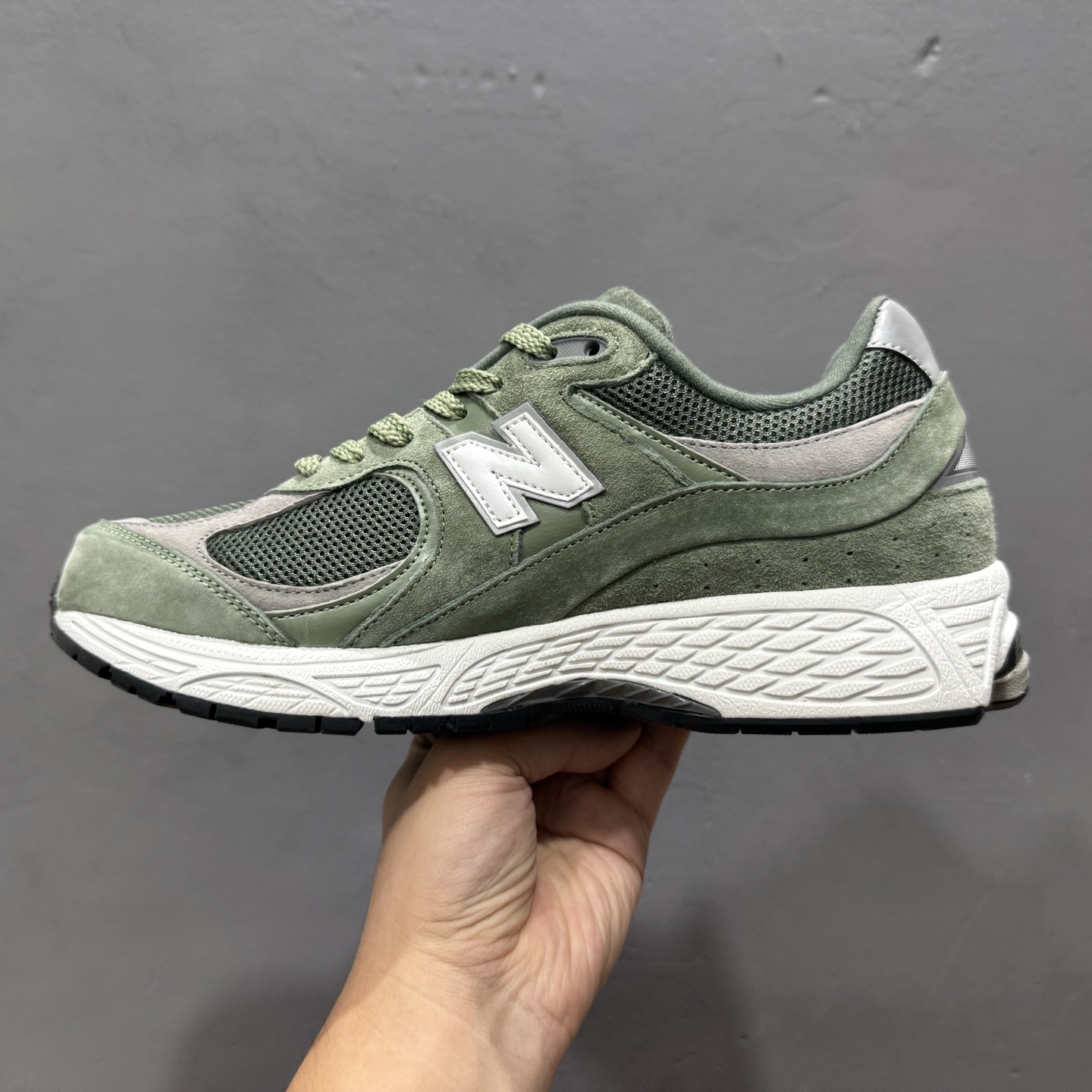 大厂出品 New Balance NB 2002R 绿色 M2002RG1