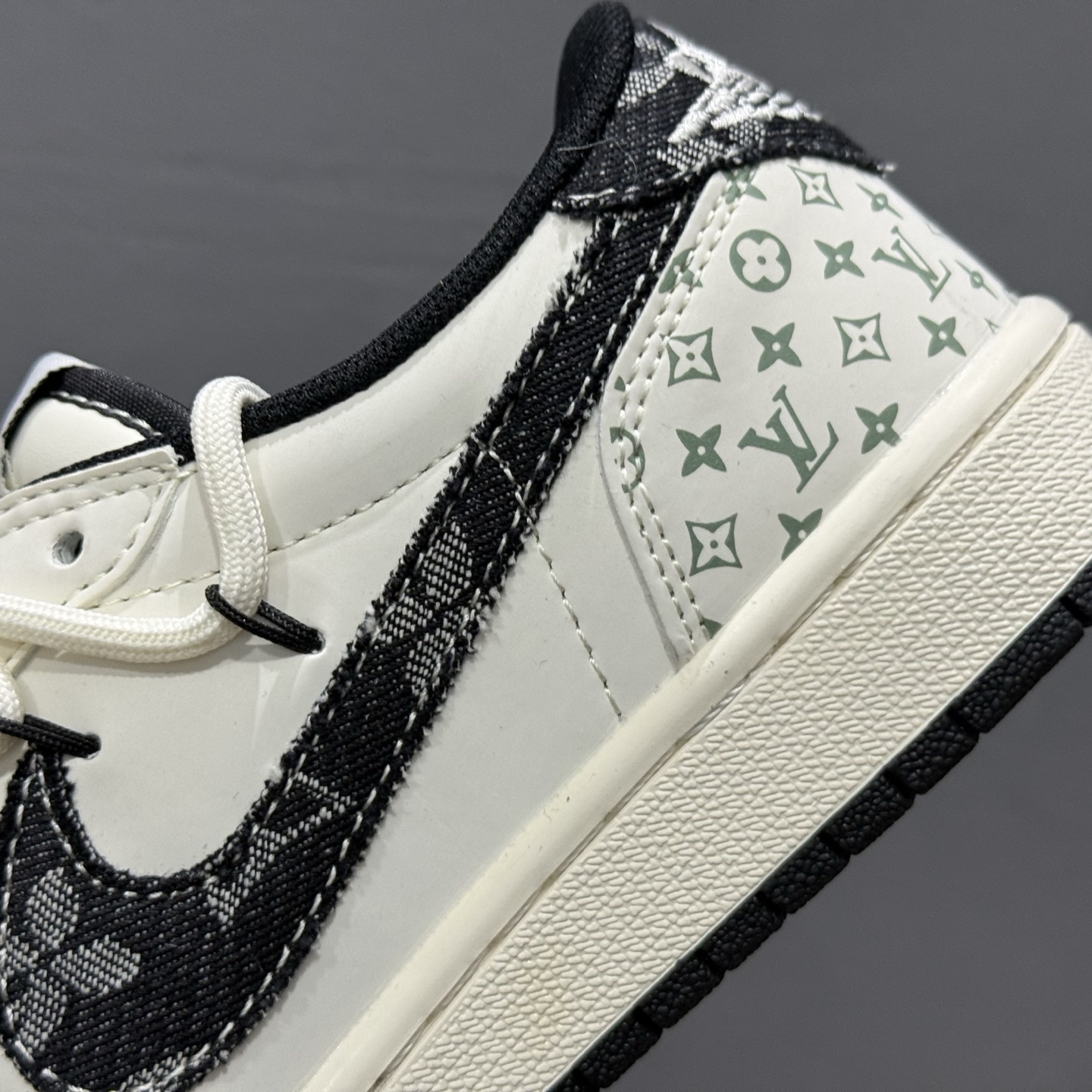 Travis Scott x Fragment Design x Air Jordan 1 Low OG SP AJ1 LV联名 黑印花抽绳 低帮文化休闲板鞋 YX5066-325