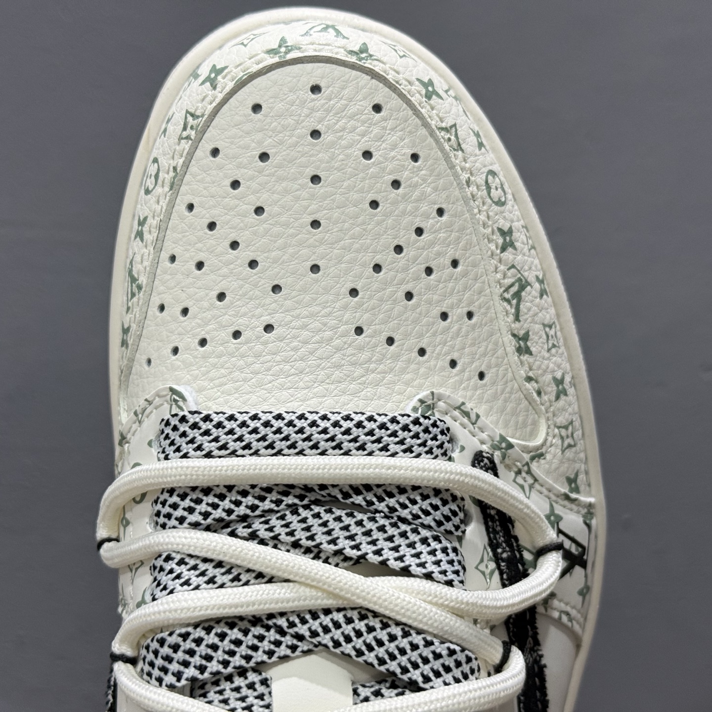 Travis Scott x Fragment Design x Air Jordan 1 Low OG SP AJ1 LV联名 黑印花抽绳 低帮文化休闲板鞋 YX5066-325