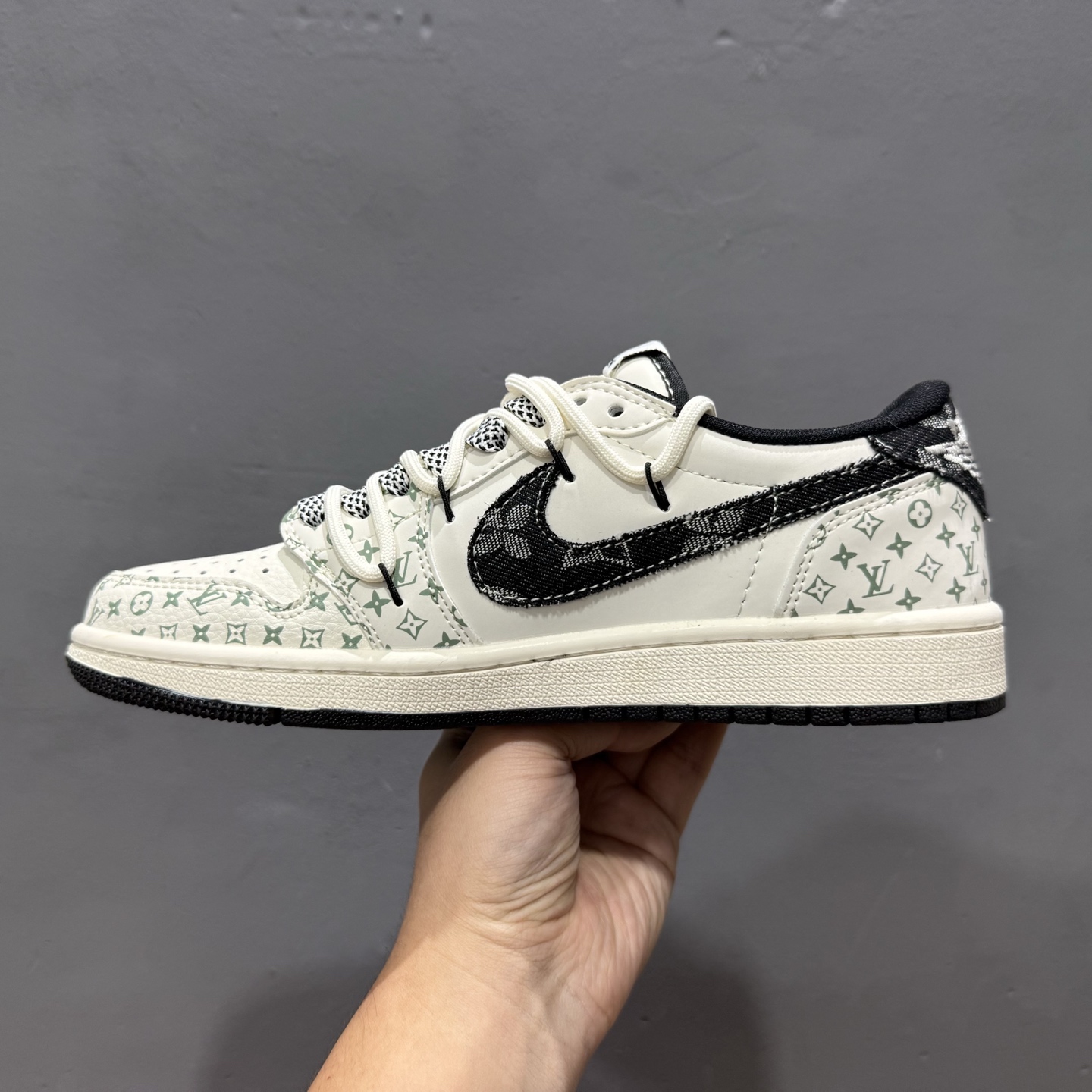Travis Scott x Fragment Design x Air Jordan 1 Low OG SP AJ1 LV联名 黑印花抽绳 低帮文化休闲板鞋 YX5066-325