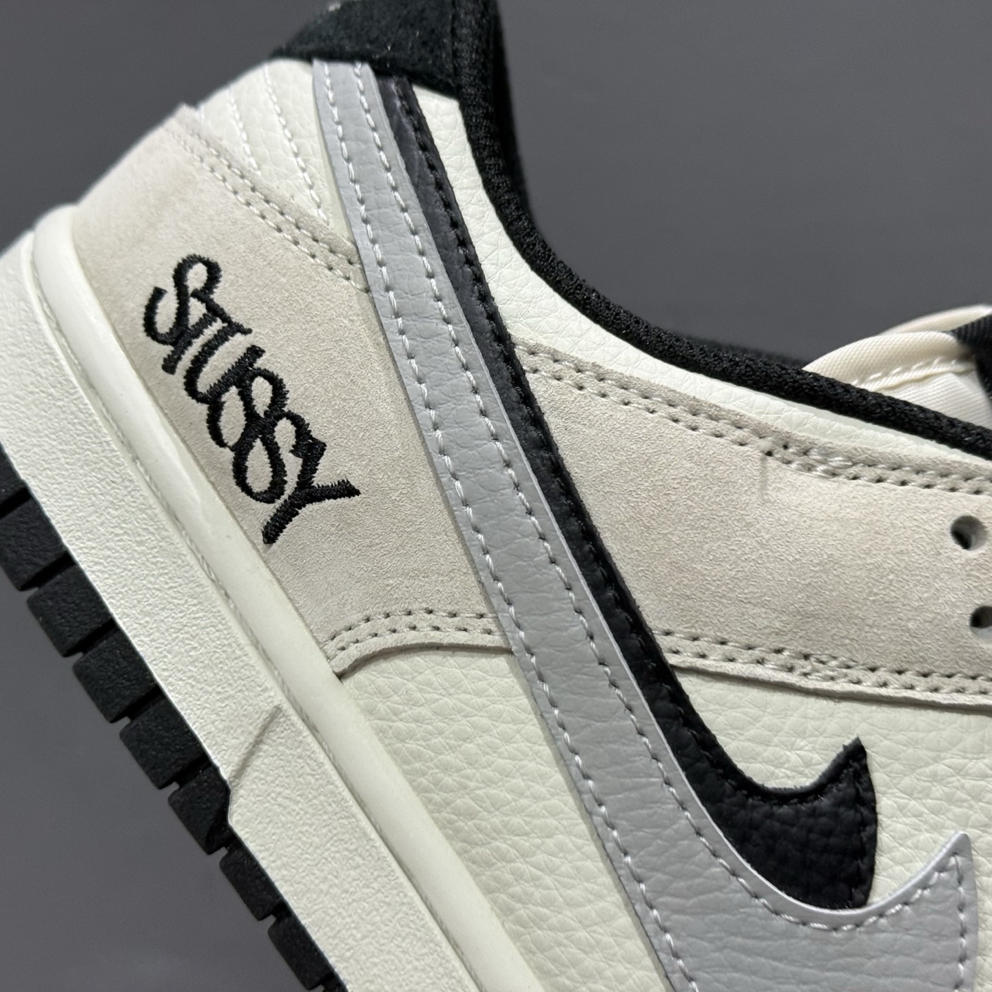 Nk SB Dunk Low 北面联名 米灰双勾双色 低帮休闲板鞋 DJ2024-067